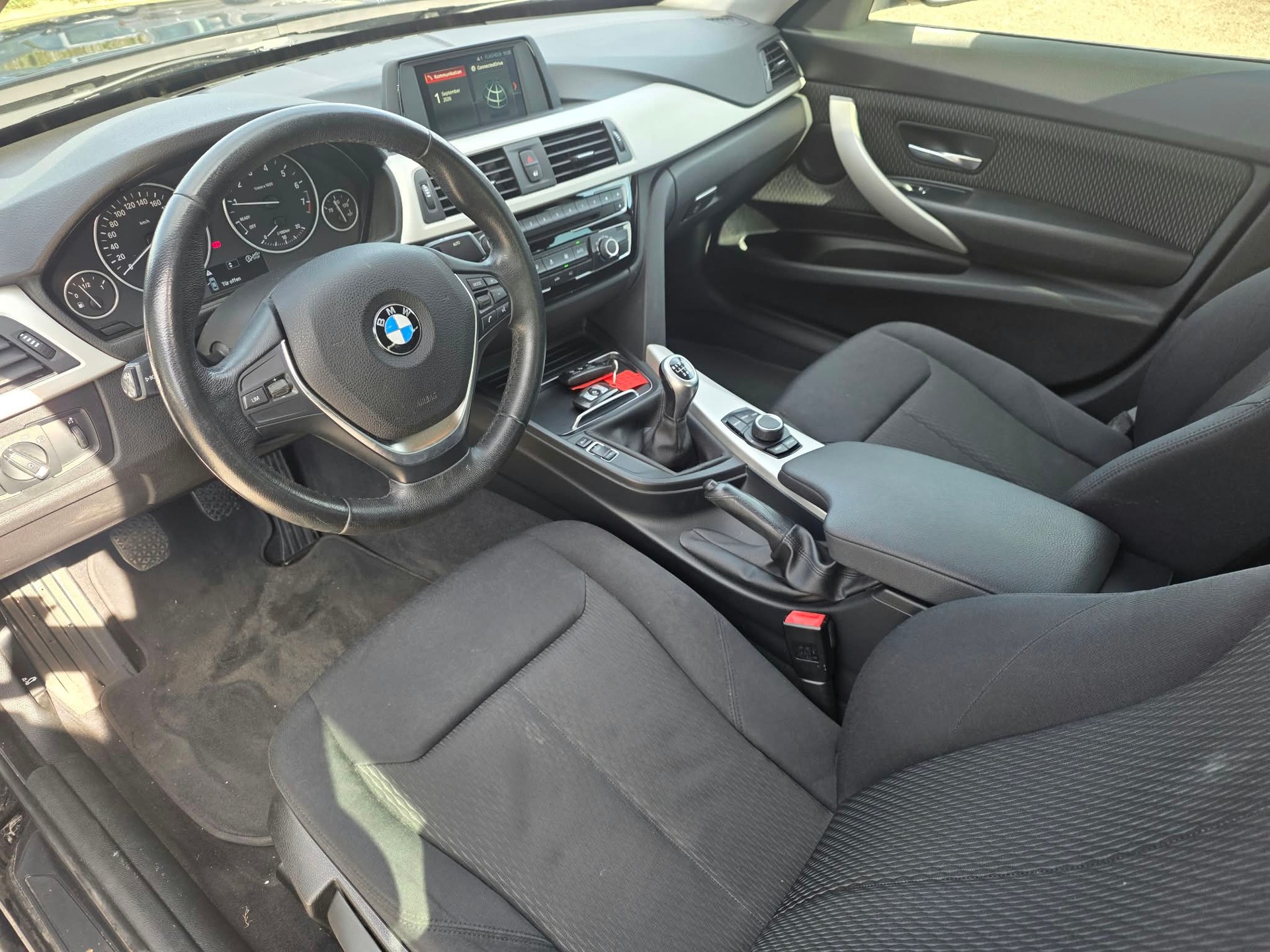 BMW 320i GT-image-4