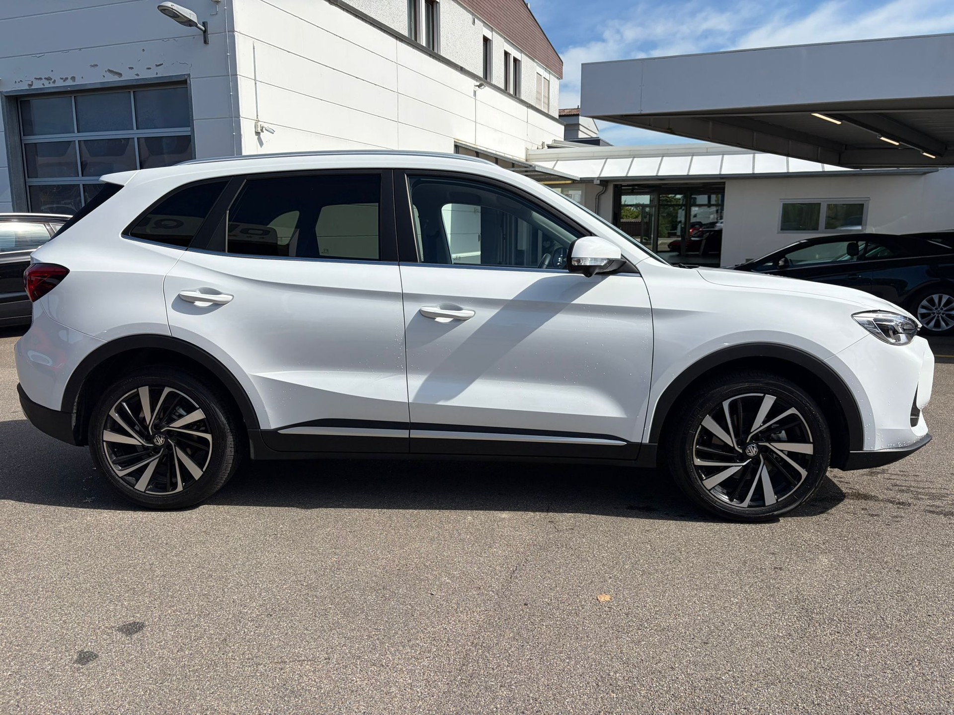 MG ZS 1.5 HEV Standard-image-4