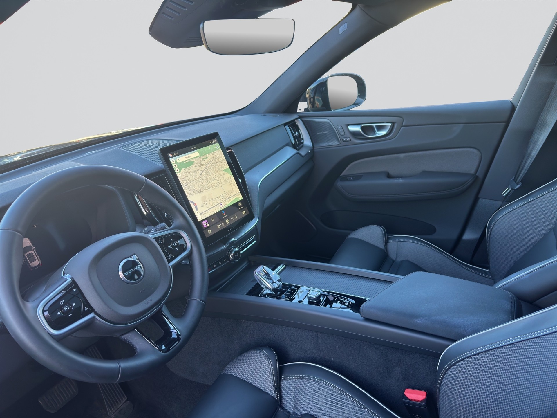 VOLVO XC60 B5 Benzin Mild Hybrid AWD Plus Black Edition-showroom-element-2