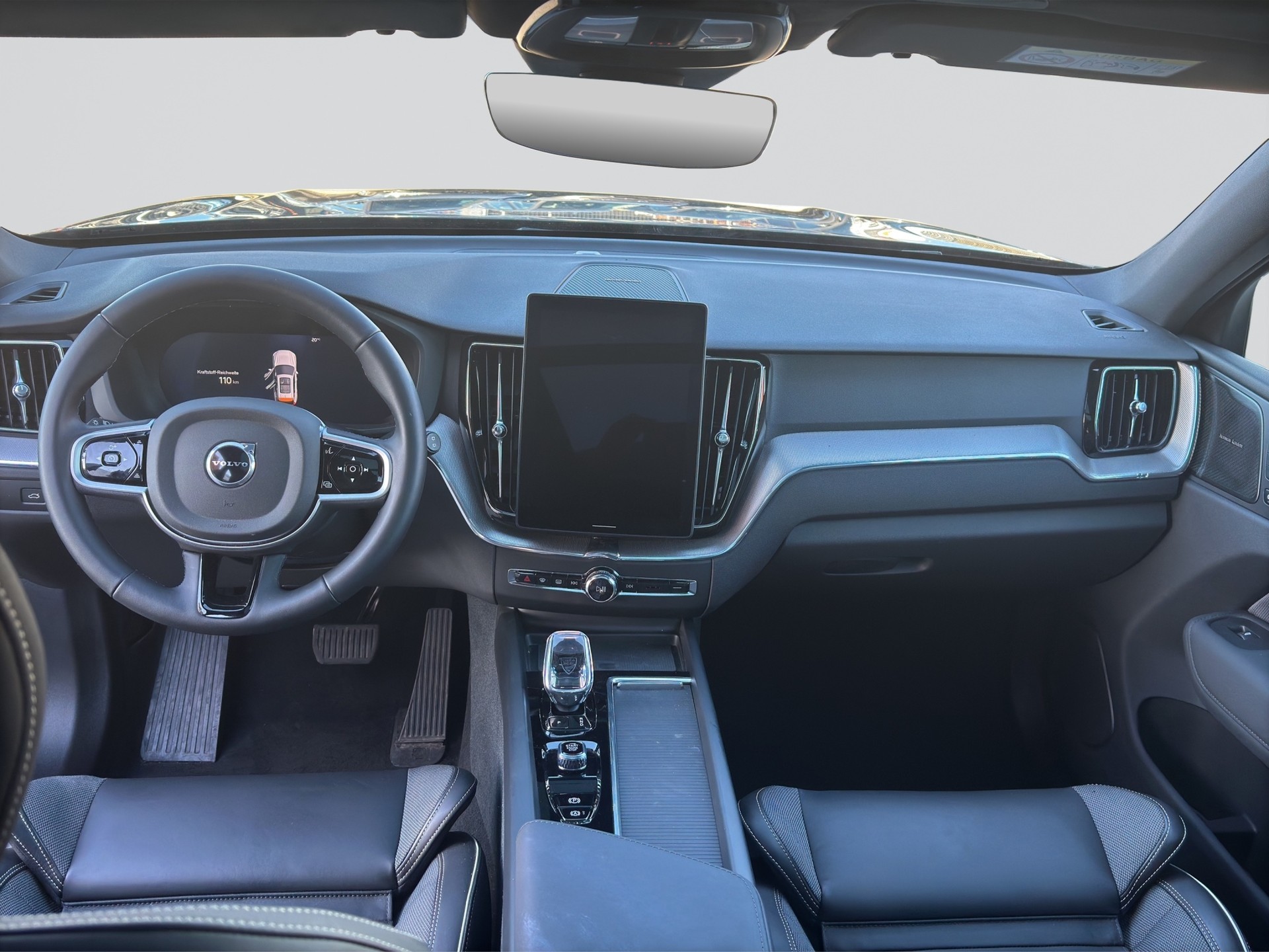 VOLVO XC60 B5 Benzin Mild Hybrid AWD Plus Black Edition-image-13