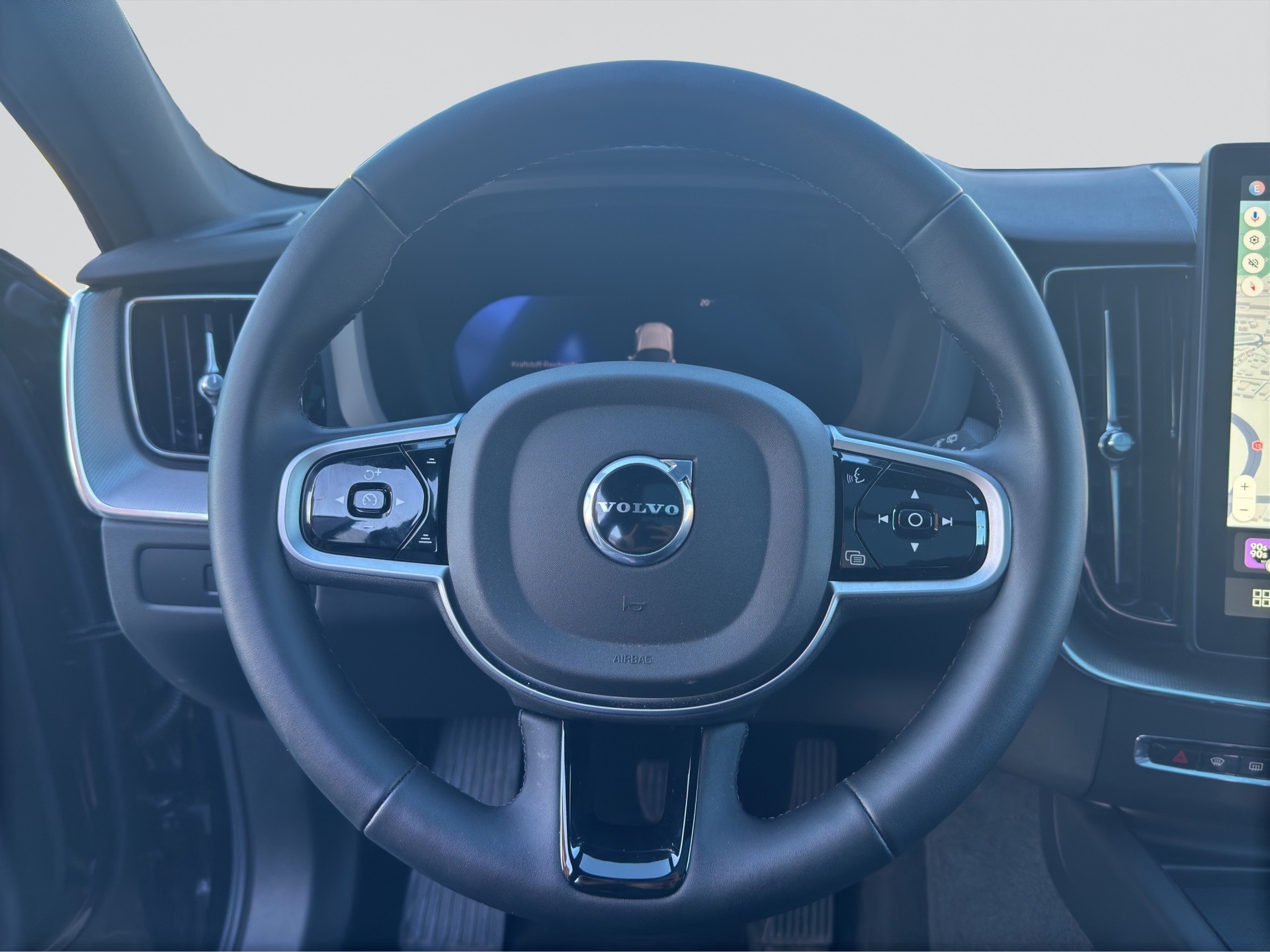 VOLVO XC60 B5 Benzin Mild Hybrid AWD Plus Black Edition-showroom-element-1