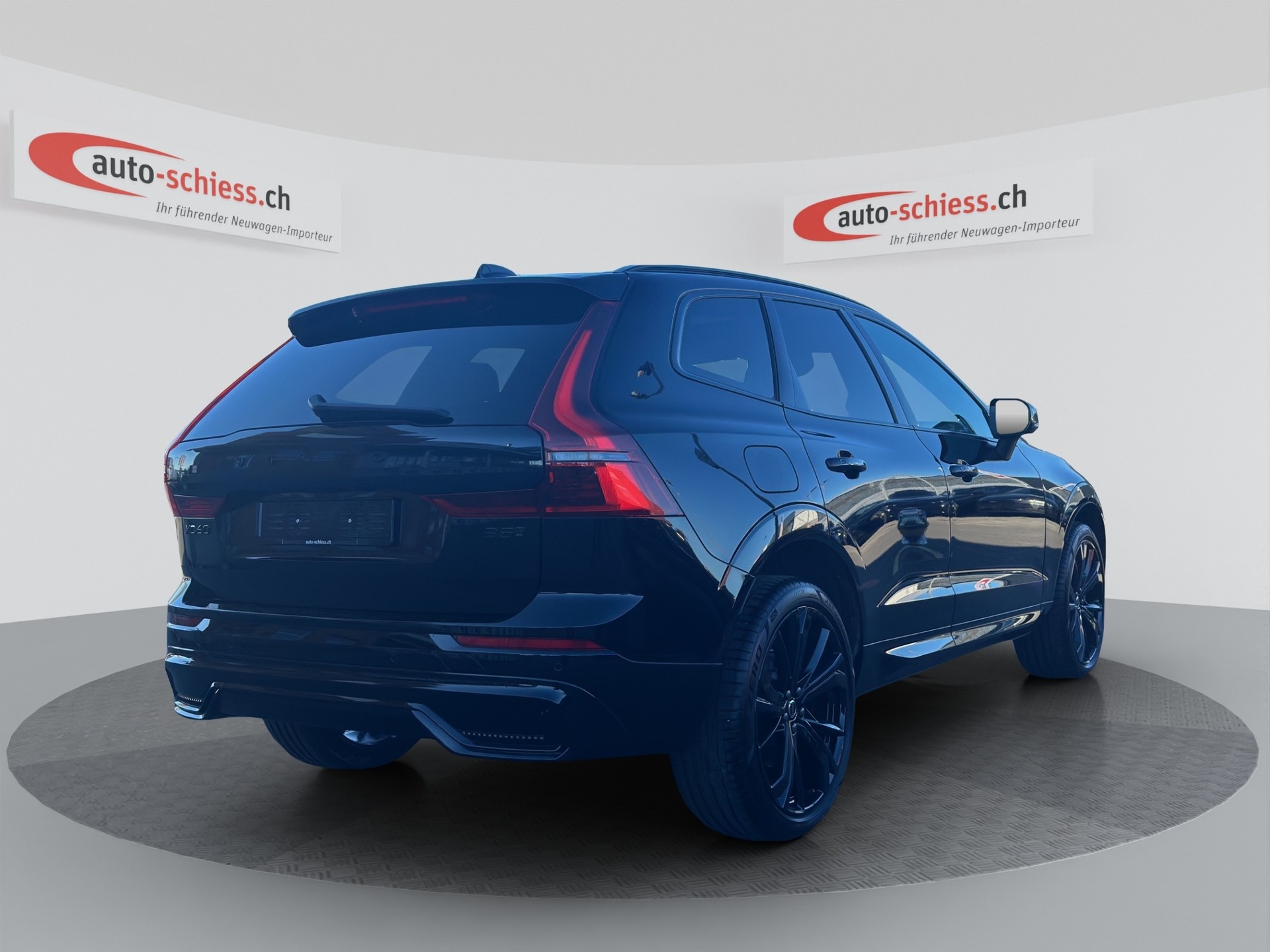 VOLVO XC60 B5 Benzin Mild Hybrid AWD Plus Black Edition-image-11