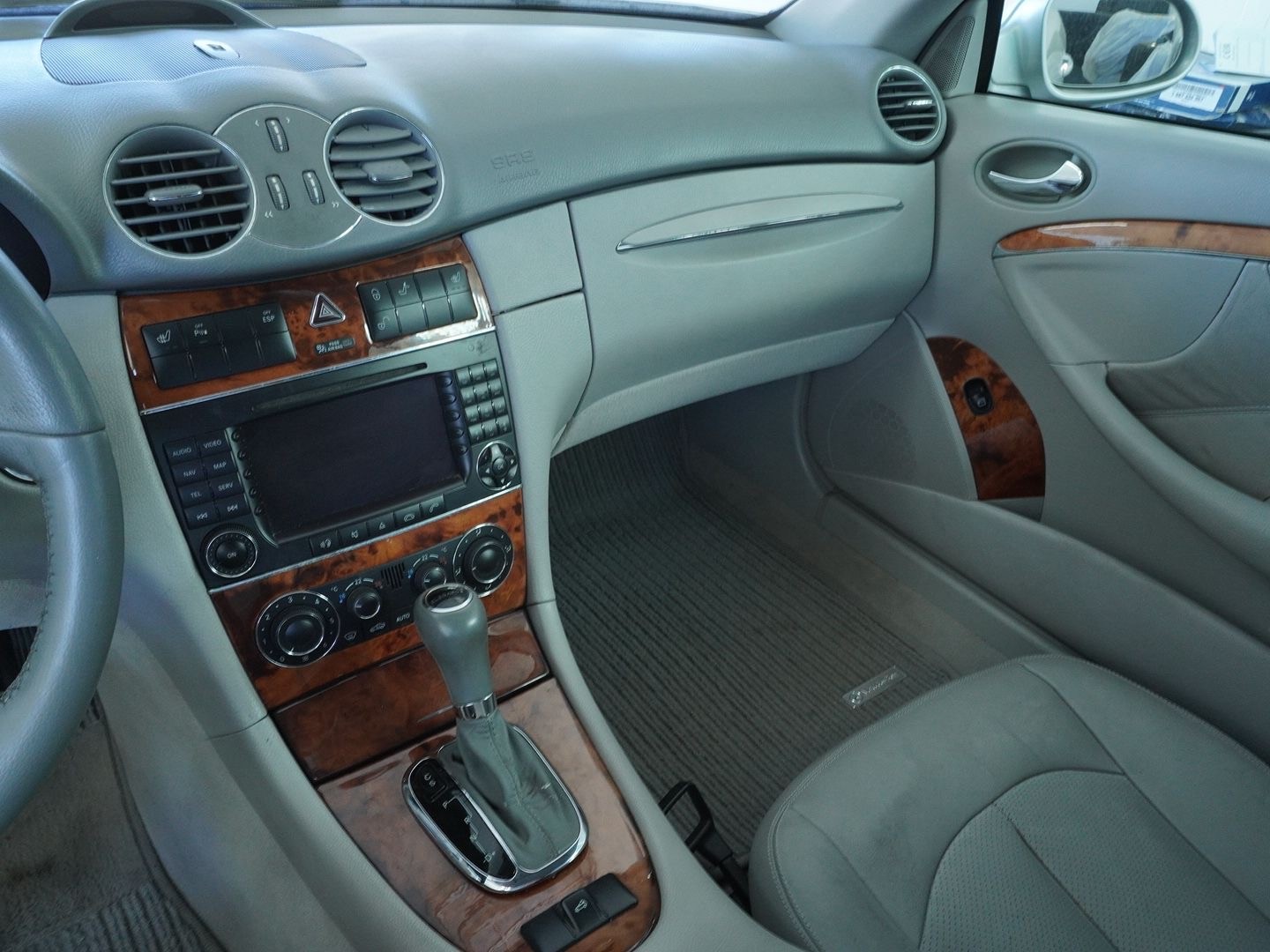 MERCEDES-BENZ CLK 240 Elégance Cabriolet-image-6