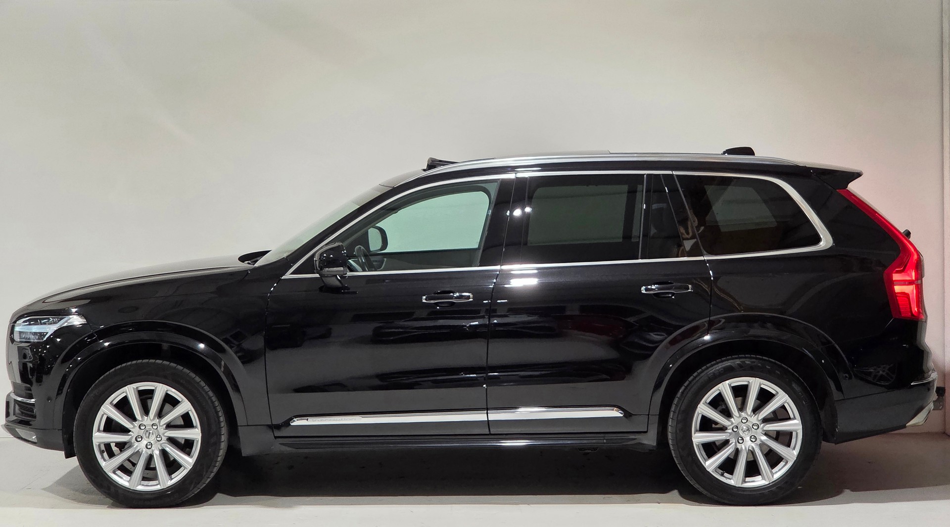 VOLVO XC90 D5 AWD Inscription Geartronic, MFK 16.09.2026-showroom-element-1