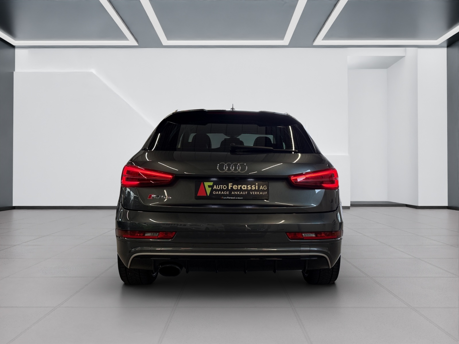 AUDI RS Q3 2.5 TFSI quattro S-tronic-image-4