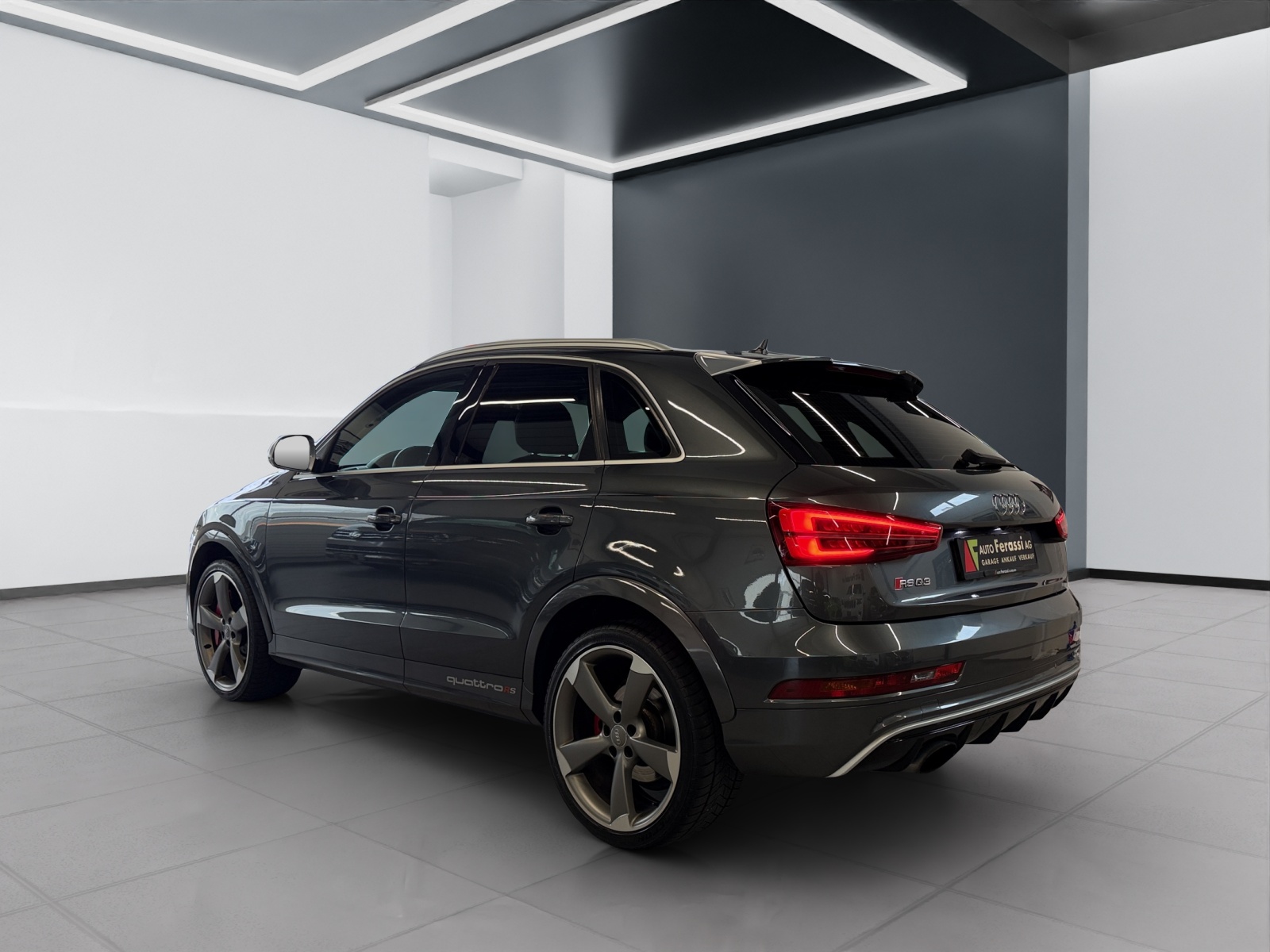 AUDI RS Q3 2.5 TFSI quattro S-tronic-showroom-element-3