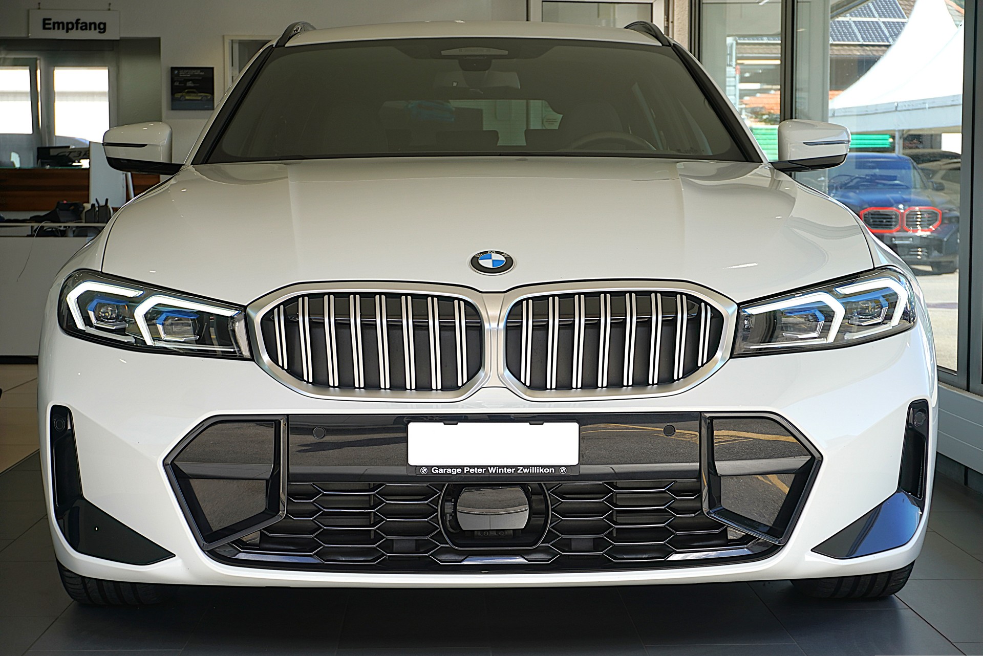 BMW 320d xDrive 48V Touring Steptronic M Sport-showroom-element-1