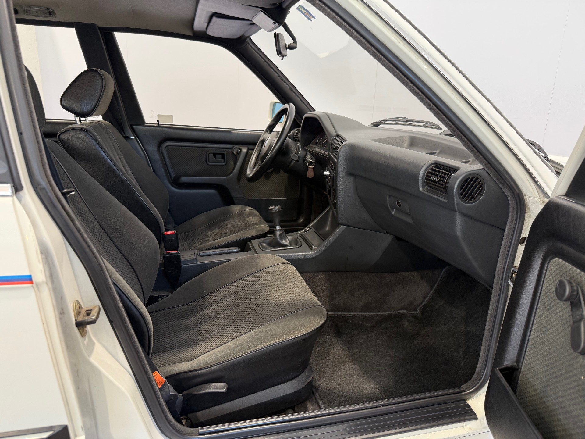 BMW 323i MTechnic Limousine-image-8