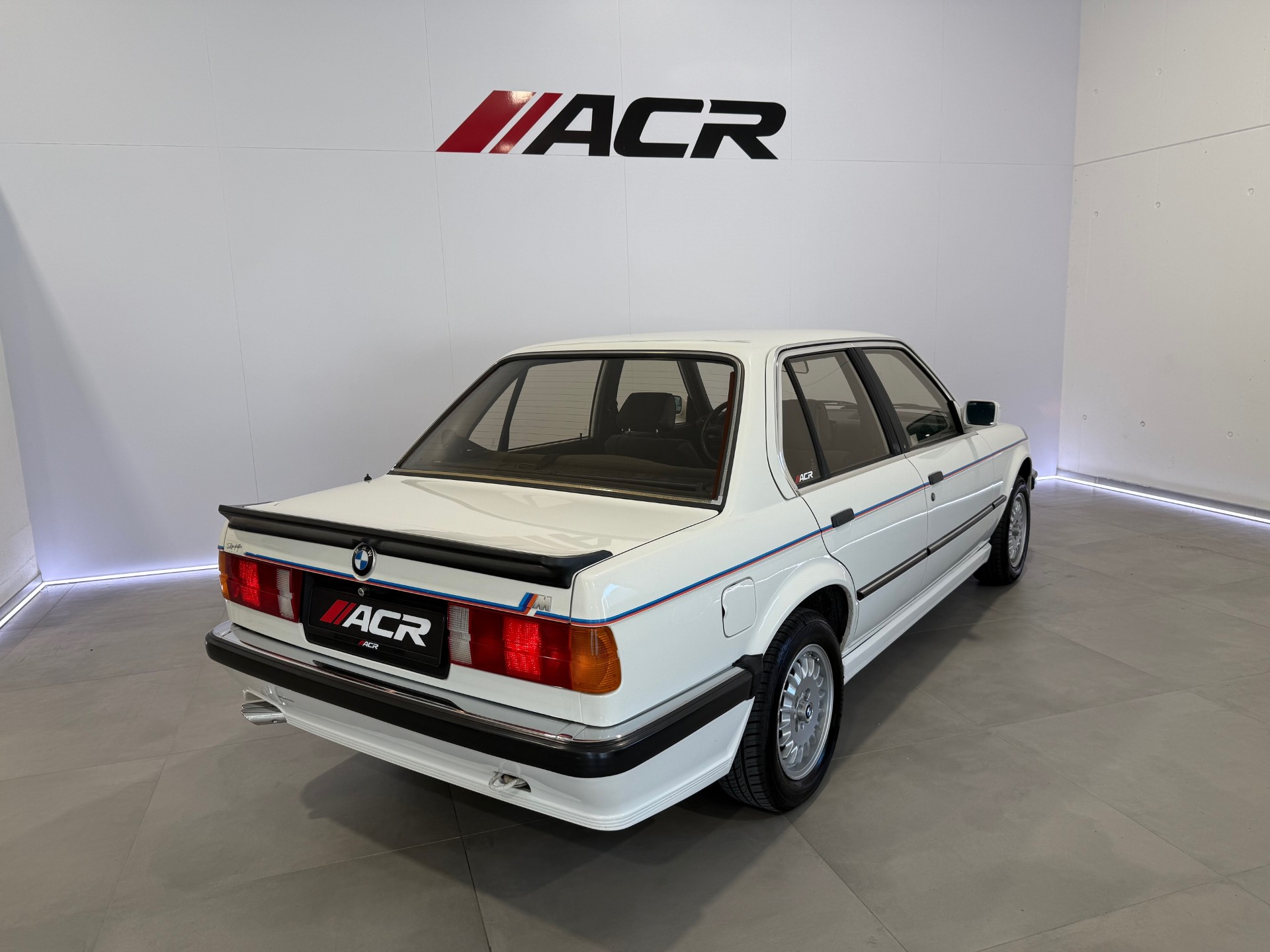 BMW 323i MTechnic Limousine-image-3