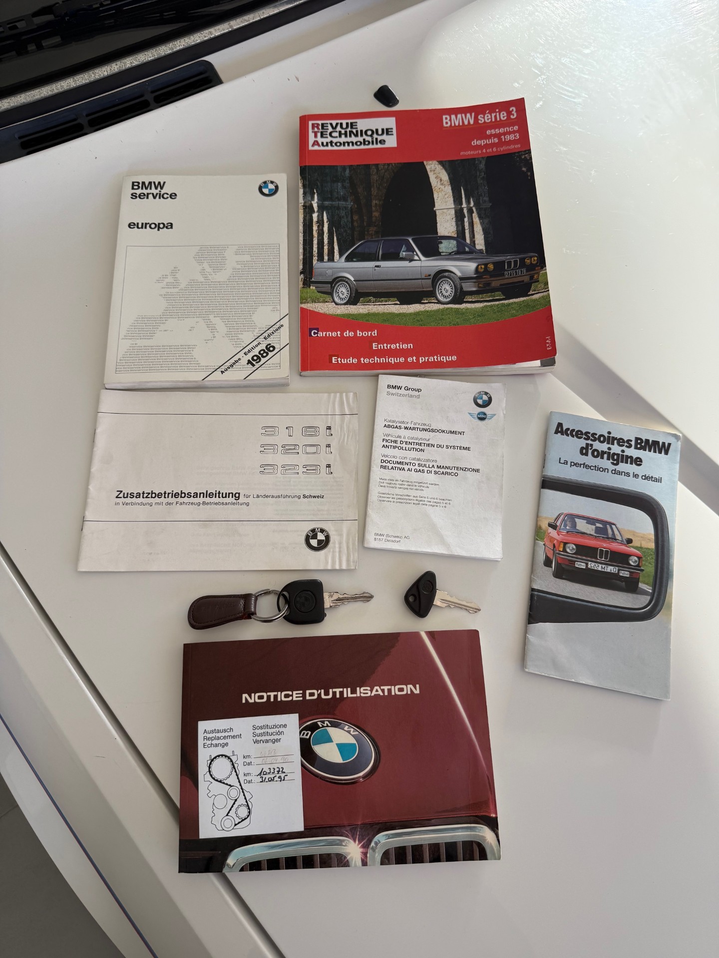 BMW 323i MTechnic Limousine-image-12