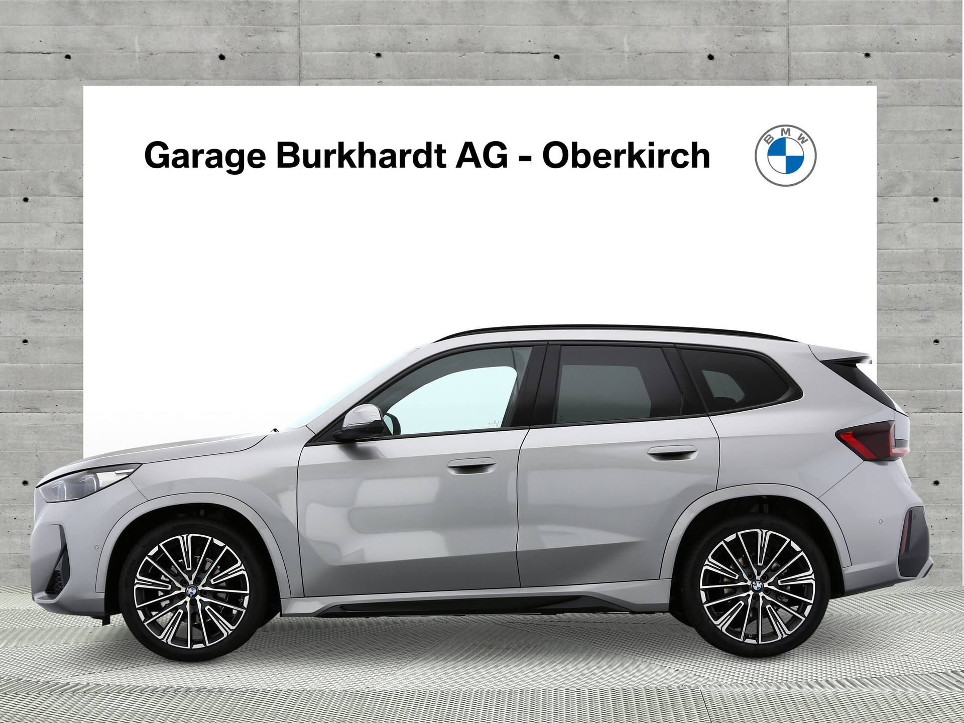 BMW iX1 eDrive 20 M Sport-showroom-element-2
