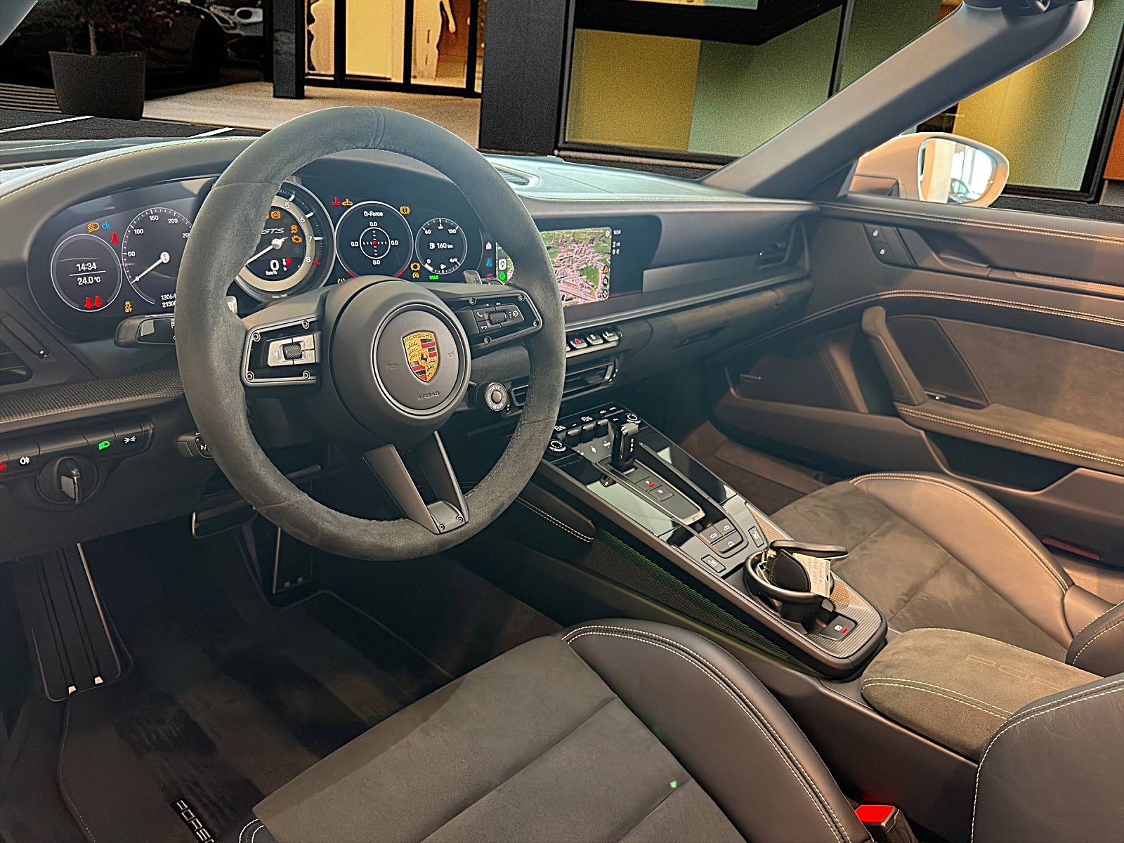PORSCHE 911 Cabriolet 3.0 Carrera GTS PDK / CH-Auslieferung-image-12