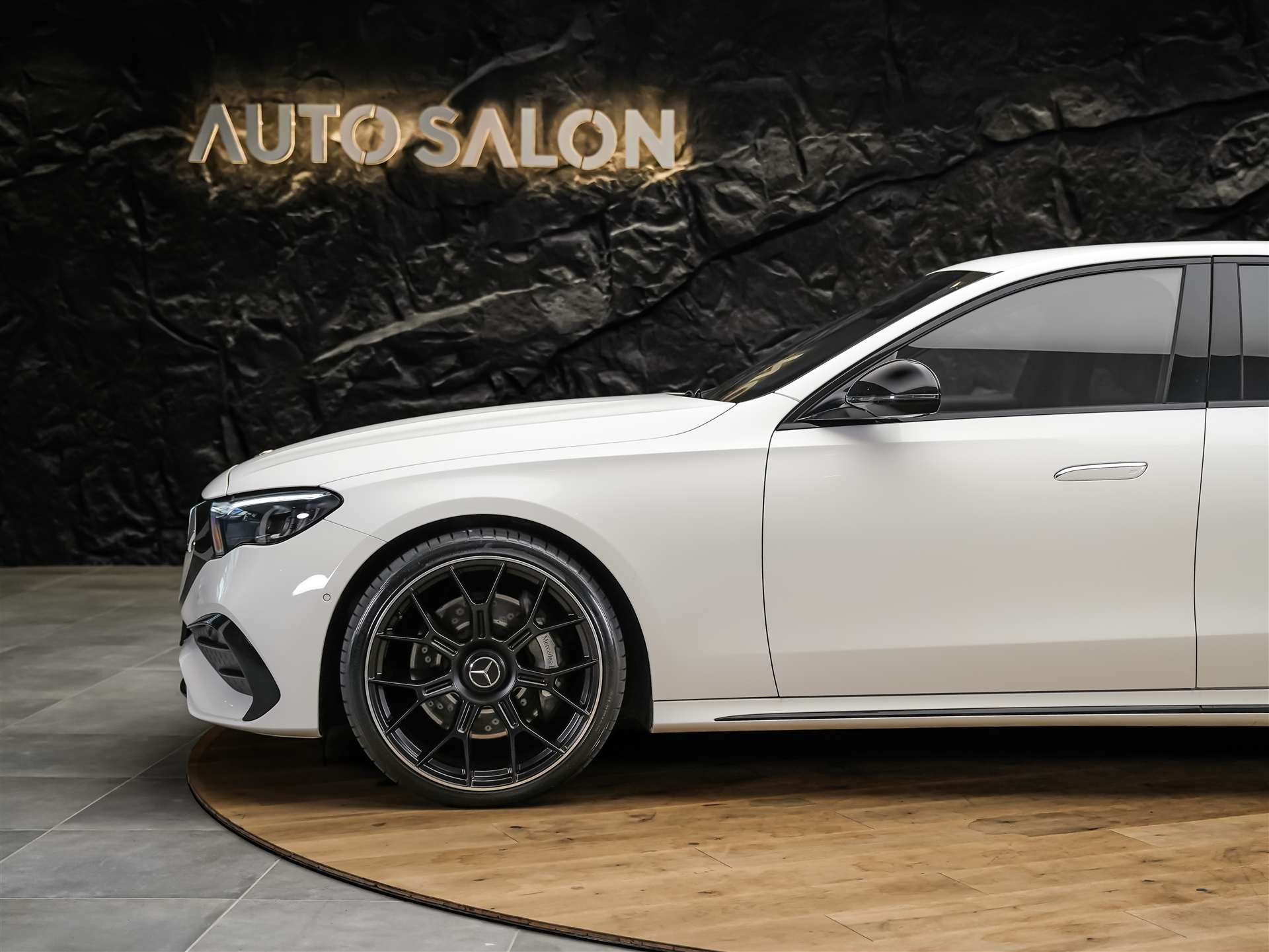 MERCEDES-BENZ E 200 AMG Line 9G-Tronic *Werksgarantie*21" Felgen*Lenkradheizung*-image-14