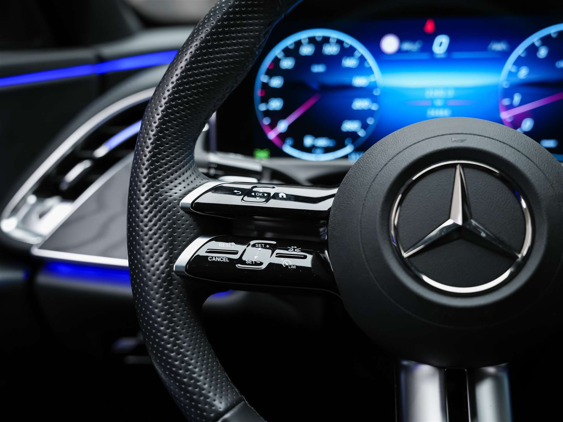 MERCEDES-BENZ E 200 AMG Line 9G-Tronic *Werksgarantie*21" Felgen*Lenkradheizung*-image-26