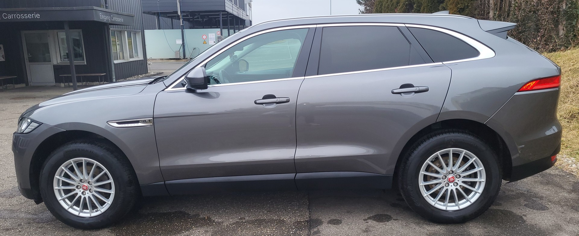 JAGUAR F-Pace 2.0d Portfolio AWD Automatik-image-11