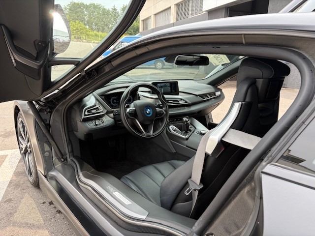 BMW i8 Coupé-image-8