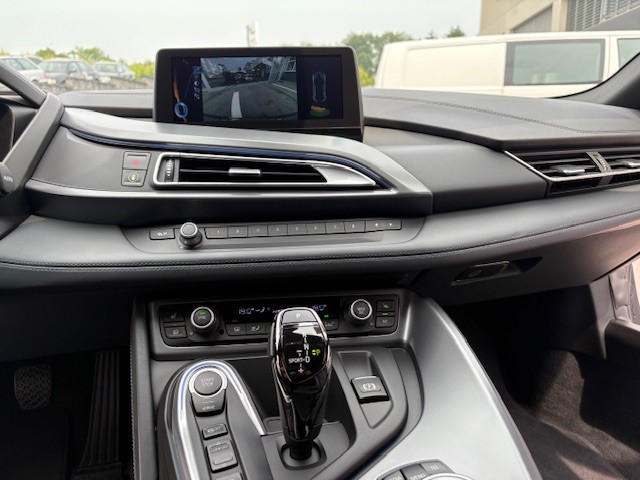 BMW i8 Coupé-image-11