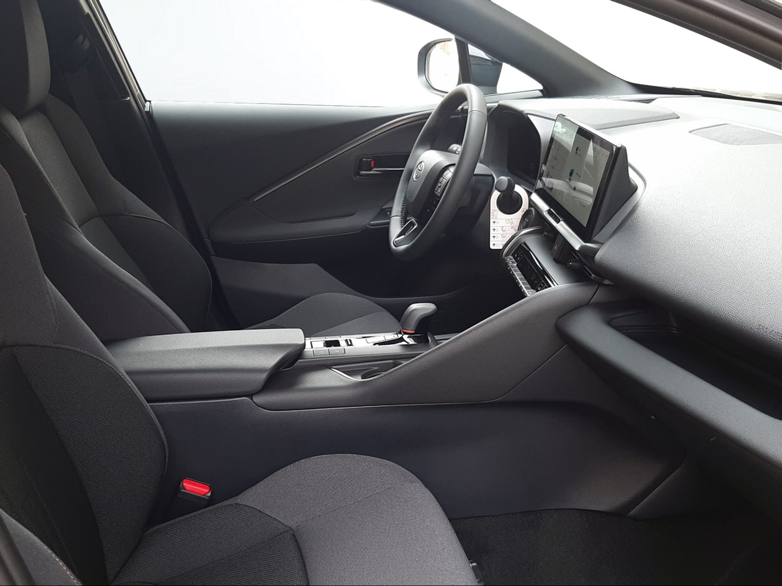 TOYOTA C-HR 2.0 PHEV Swiss Edition FWD-image-12