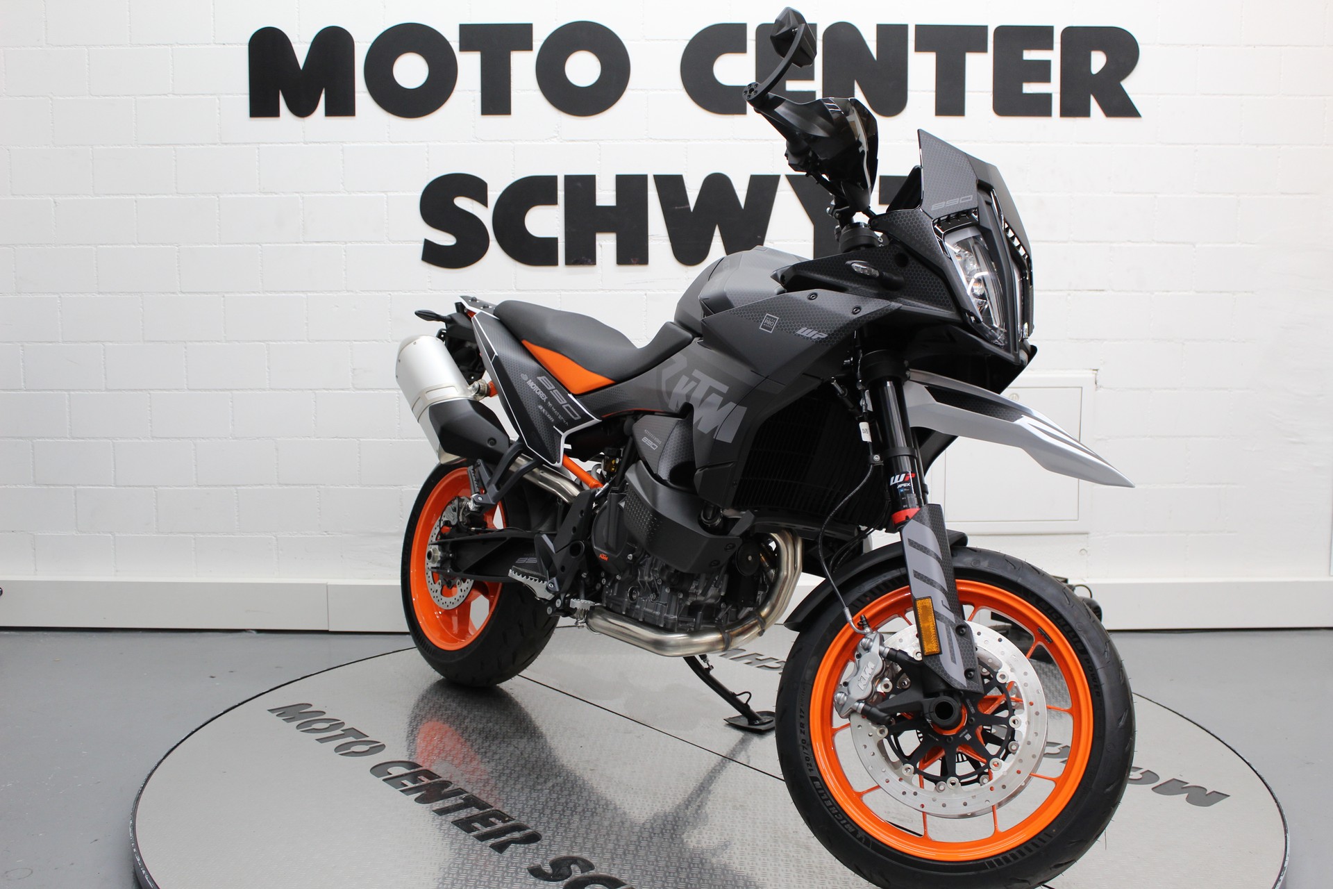 KTM 890 SMT-image-1