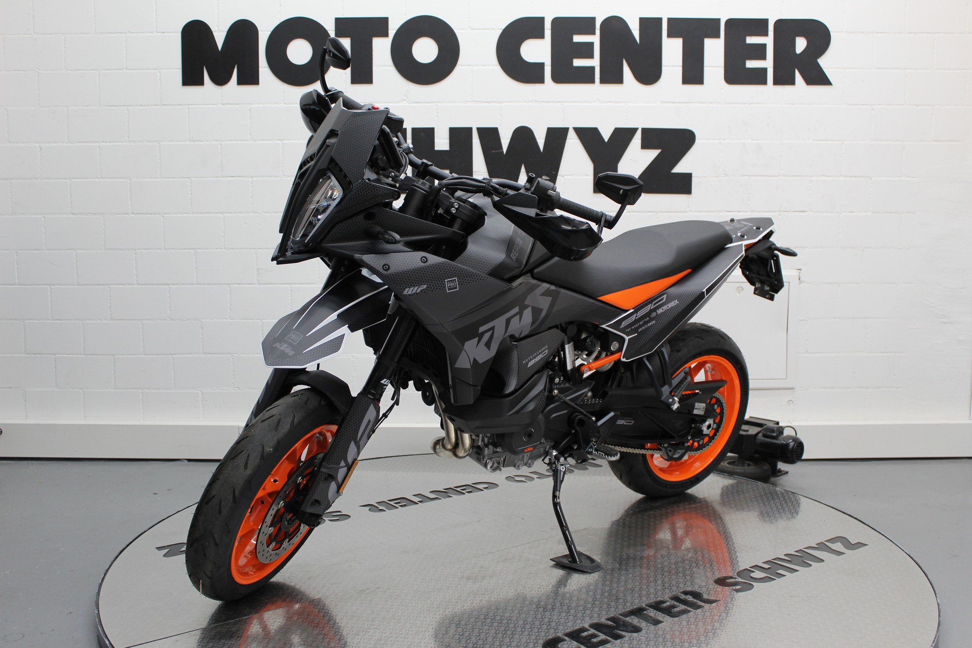 KTM 890 SMT-image-2
