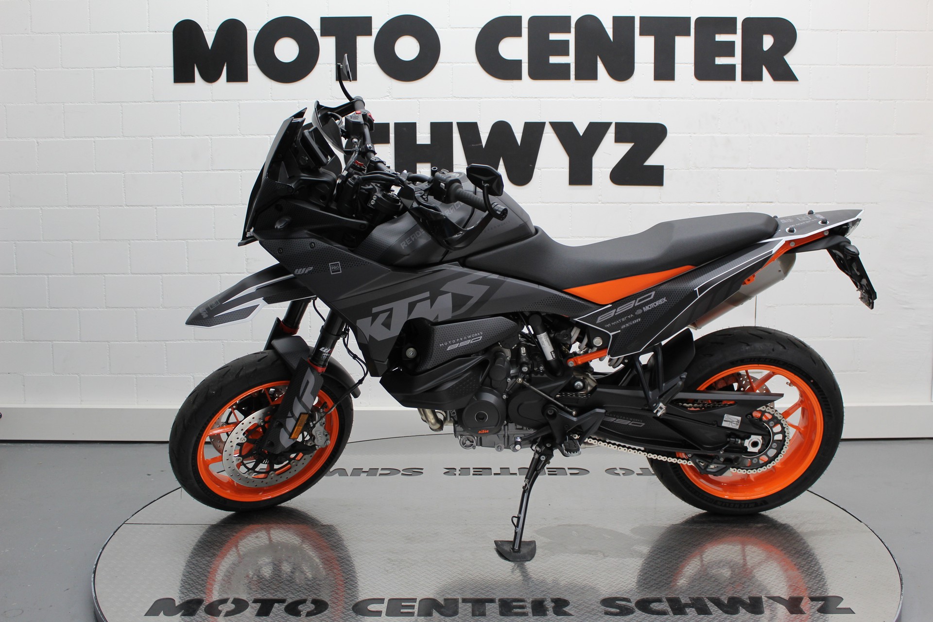 KTM 890 SMT-image-3
