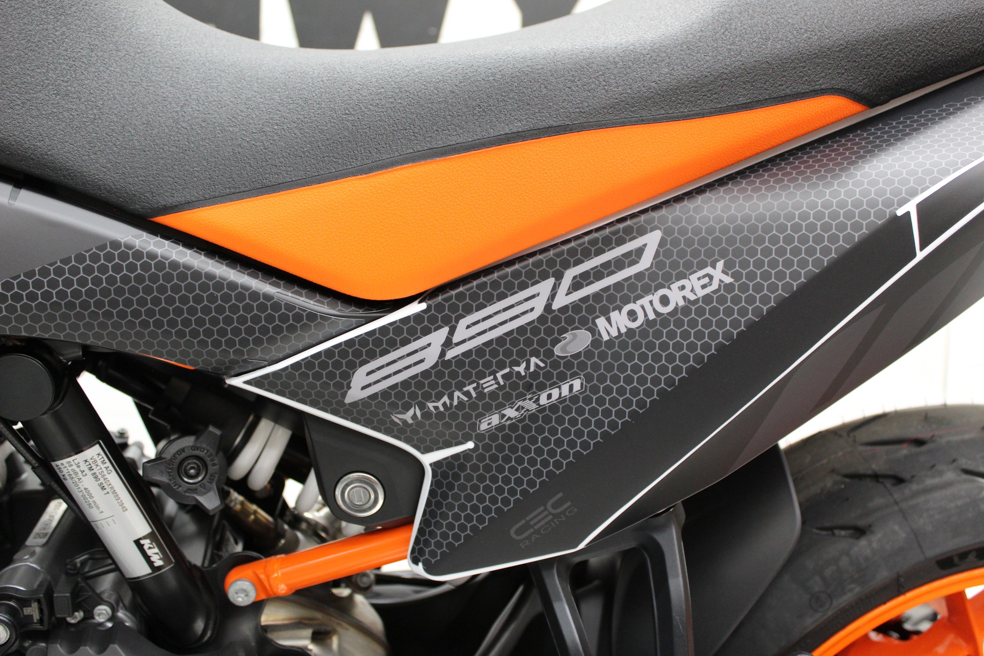 KTM 890 SMT-image-6