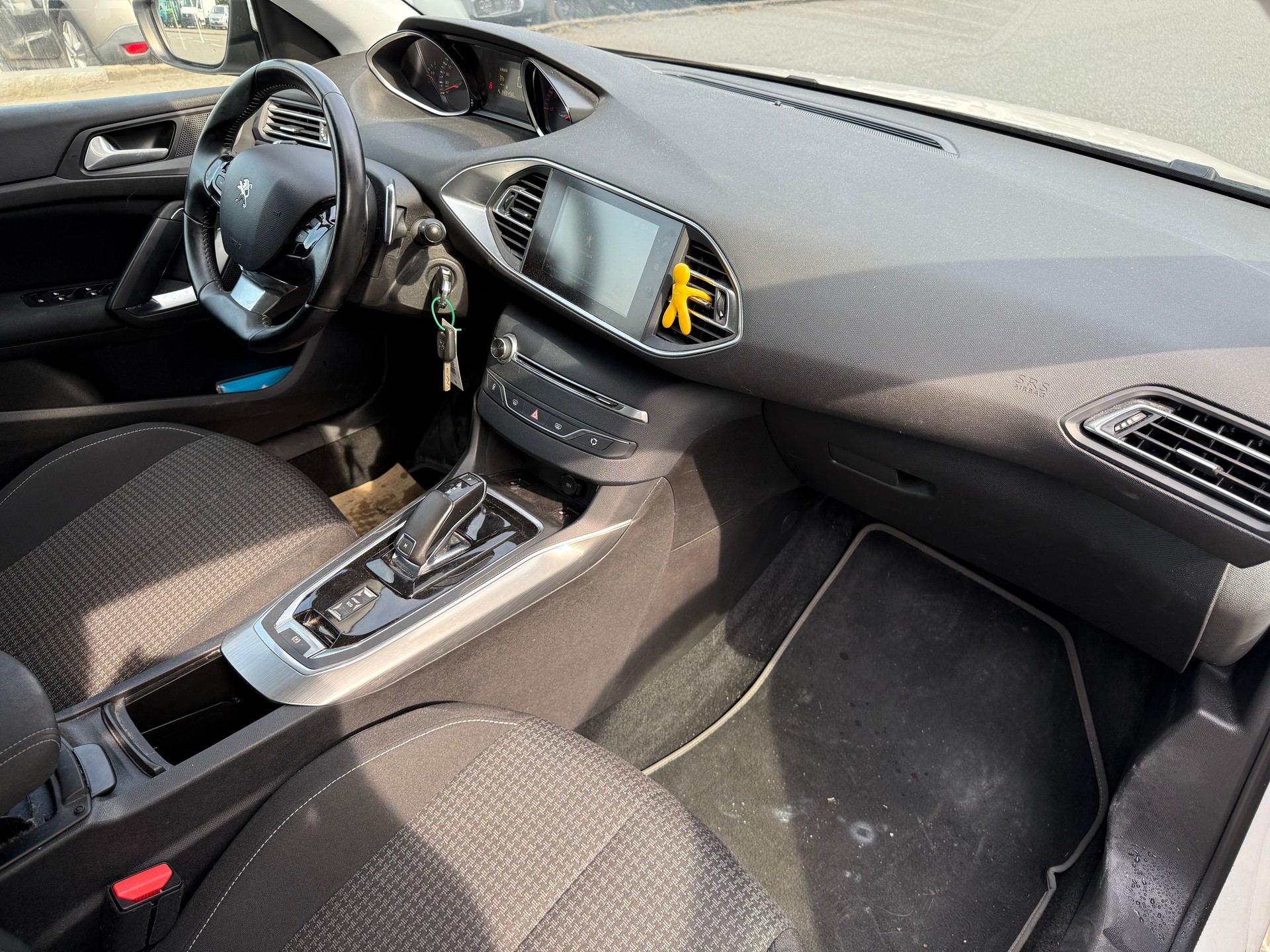 PEUGEOT 308 SW 1.5 BlueHDI Business Line EAT8-image-6