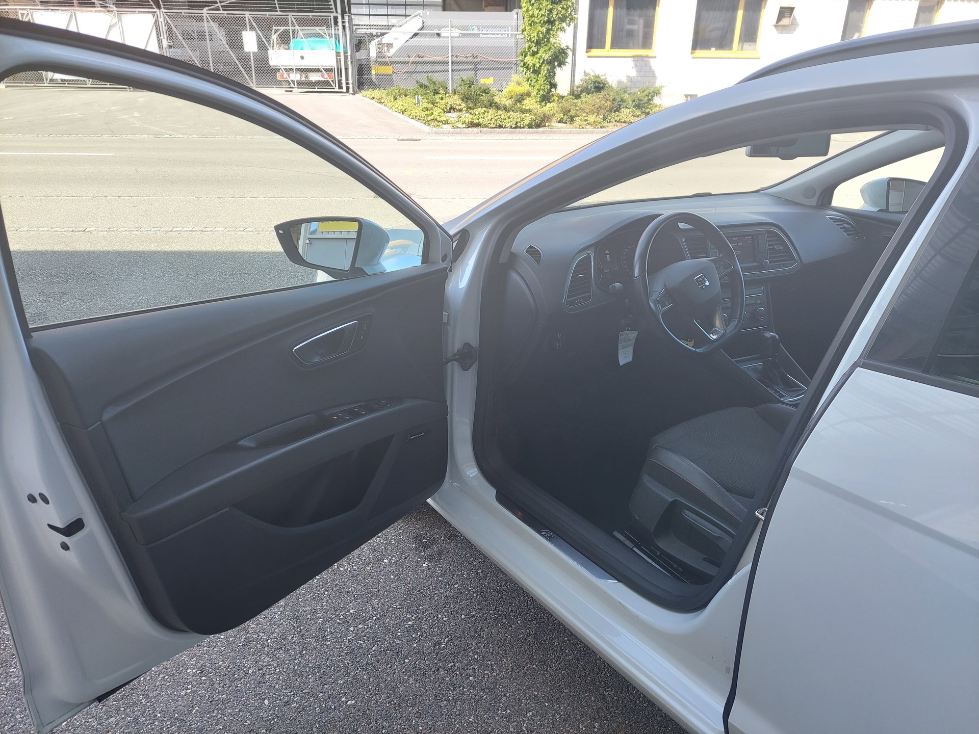 SEAT Leon ST 1.8 TSI FR DSG-image-10
