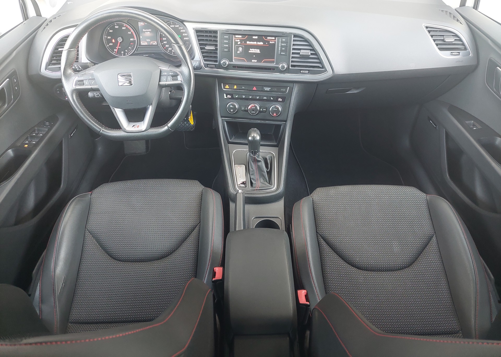 SEAT Leon ST 1.8 TSI FR DSG-image-12