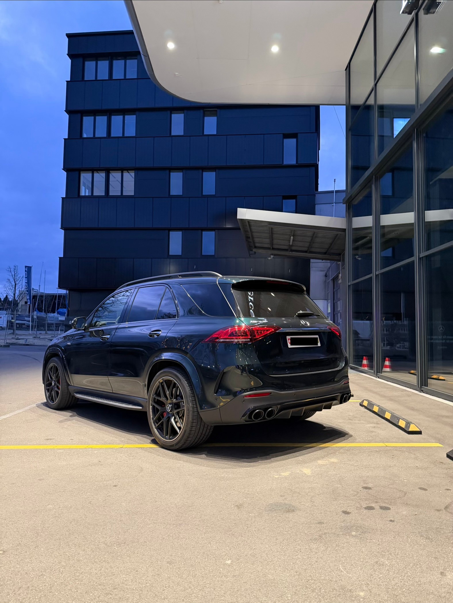 MERCEDES-BENZ GLE 53 AMG 4Matic+ 9G-Speedshift | CH | Burmester 3D | Massagesitze | Zierelemente Carbon-image-3