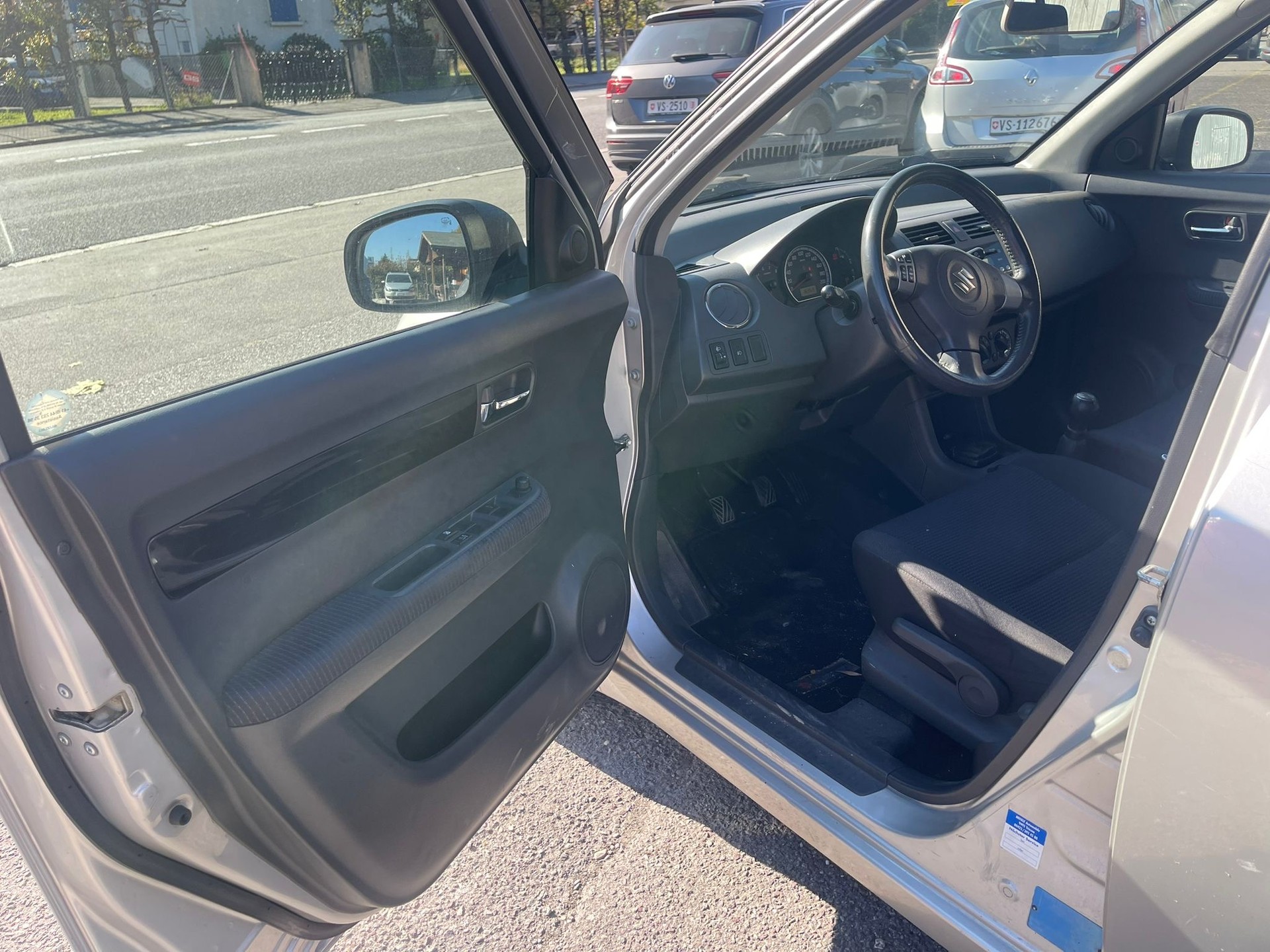 SUZUKI Swift 1.3i 16V GL Top 4x4-image-5