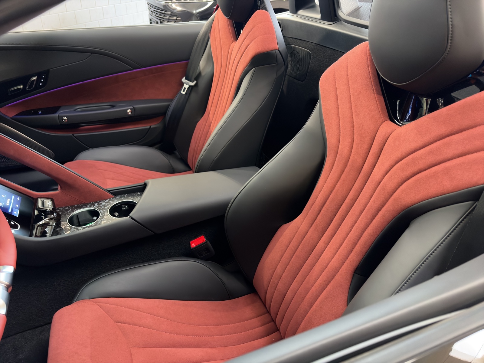 MG Cyberster 77kWh 4WD-showroom-element-3