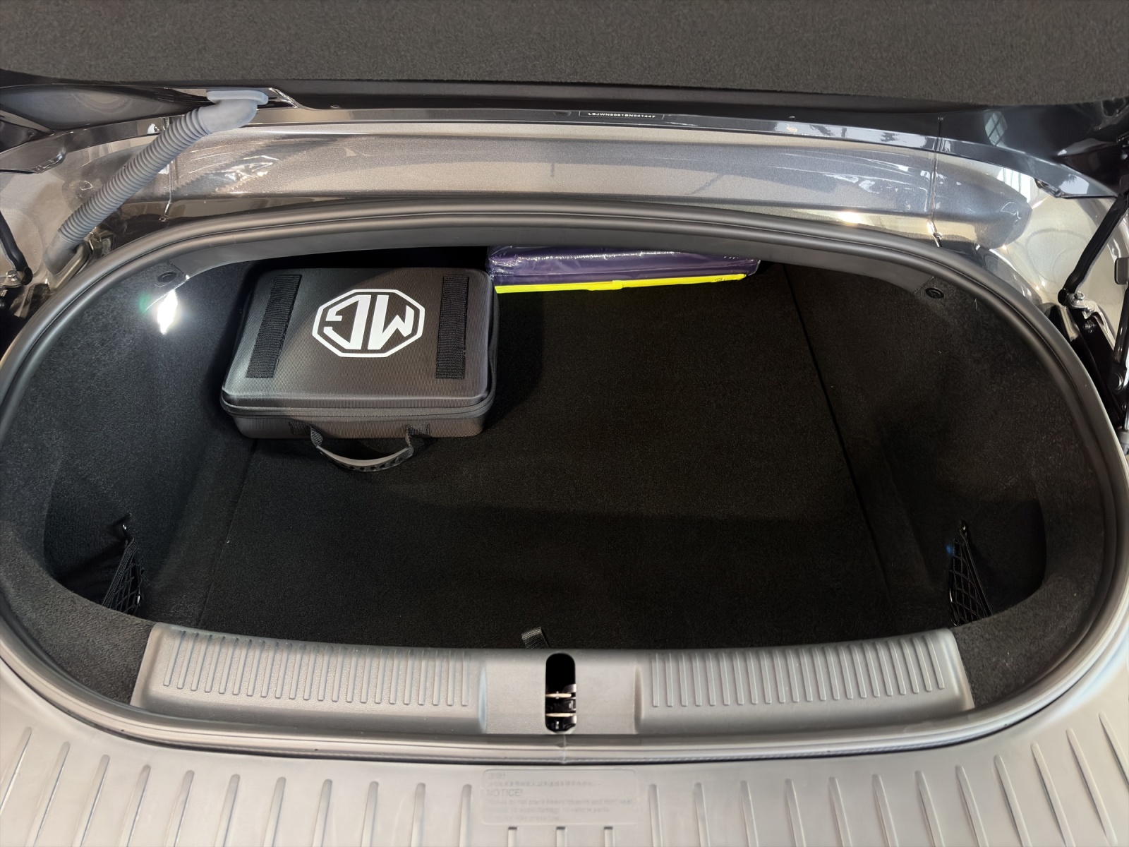 MG Cyberster 77kWh 4WD-image-6