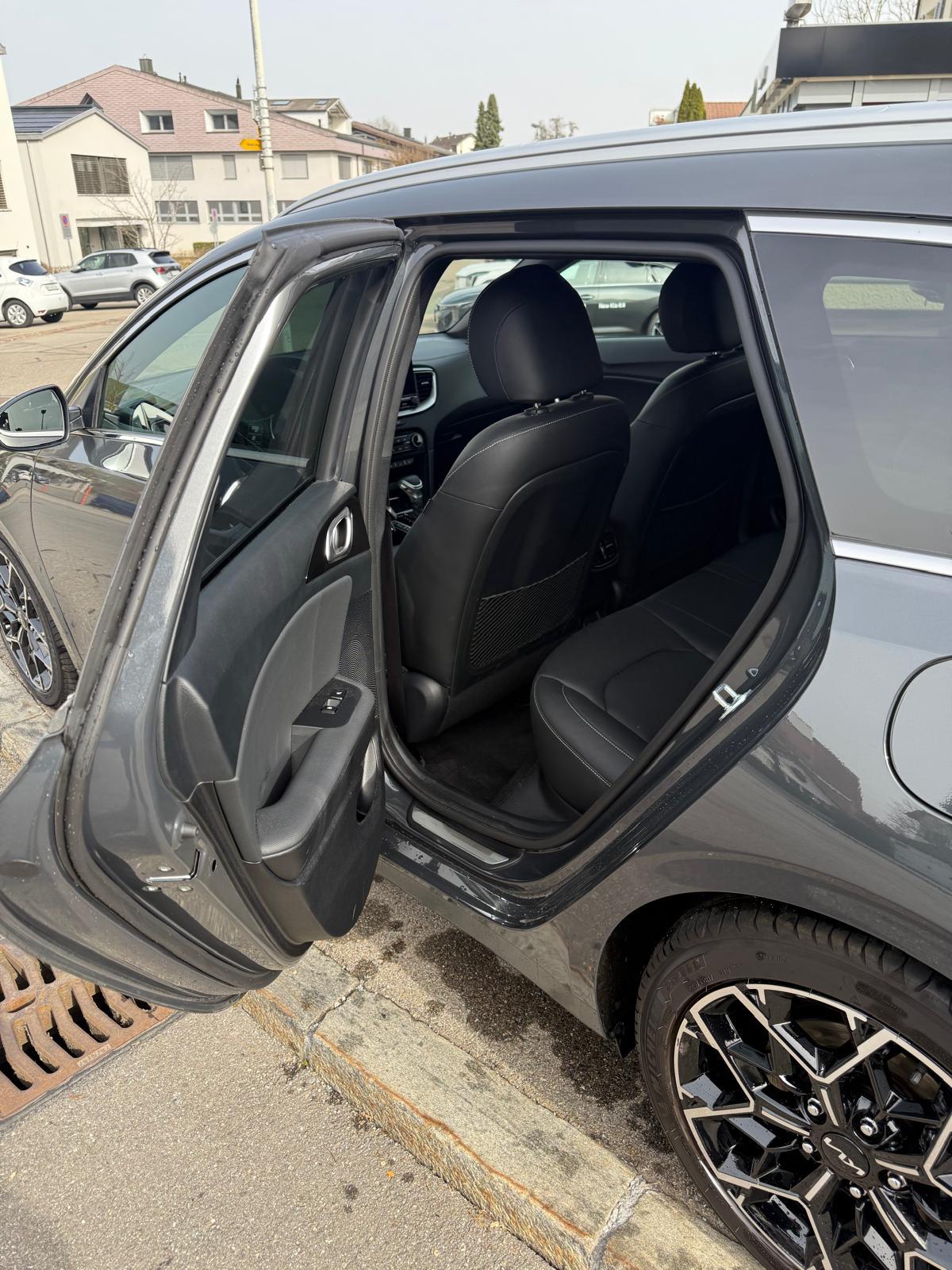 KIA Ceed SW 1.5 T-GDi MHEV GT-Line-image-14