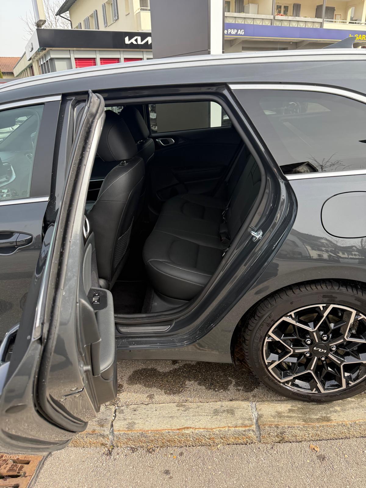 KIA Ceed SW 1.5 T-GDi MHEV GT-Line-image-15