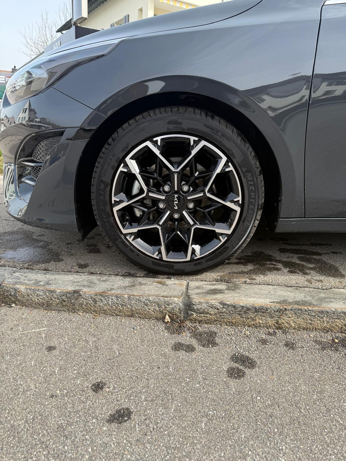 KIA Ceed SW 1.5 T-GDi MHEV GT-Line-image-4