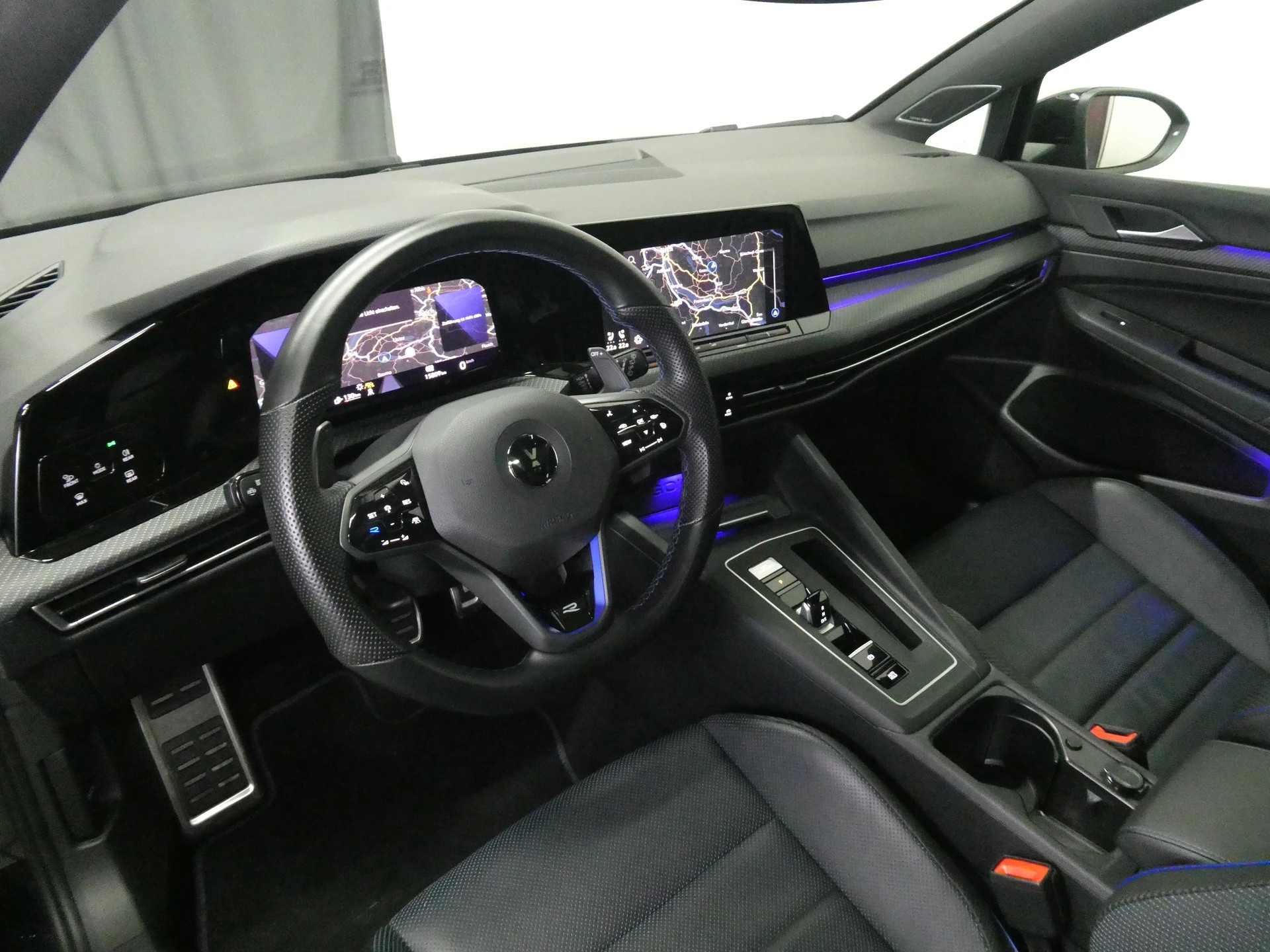 VW Golf Variant 2.0 TSI R DSG 4Motion - Black Style - Panorama - Leder - Harman/Kardon - Head-Up - Kamera - 320 PS-image-7