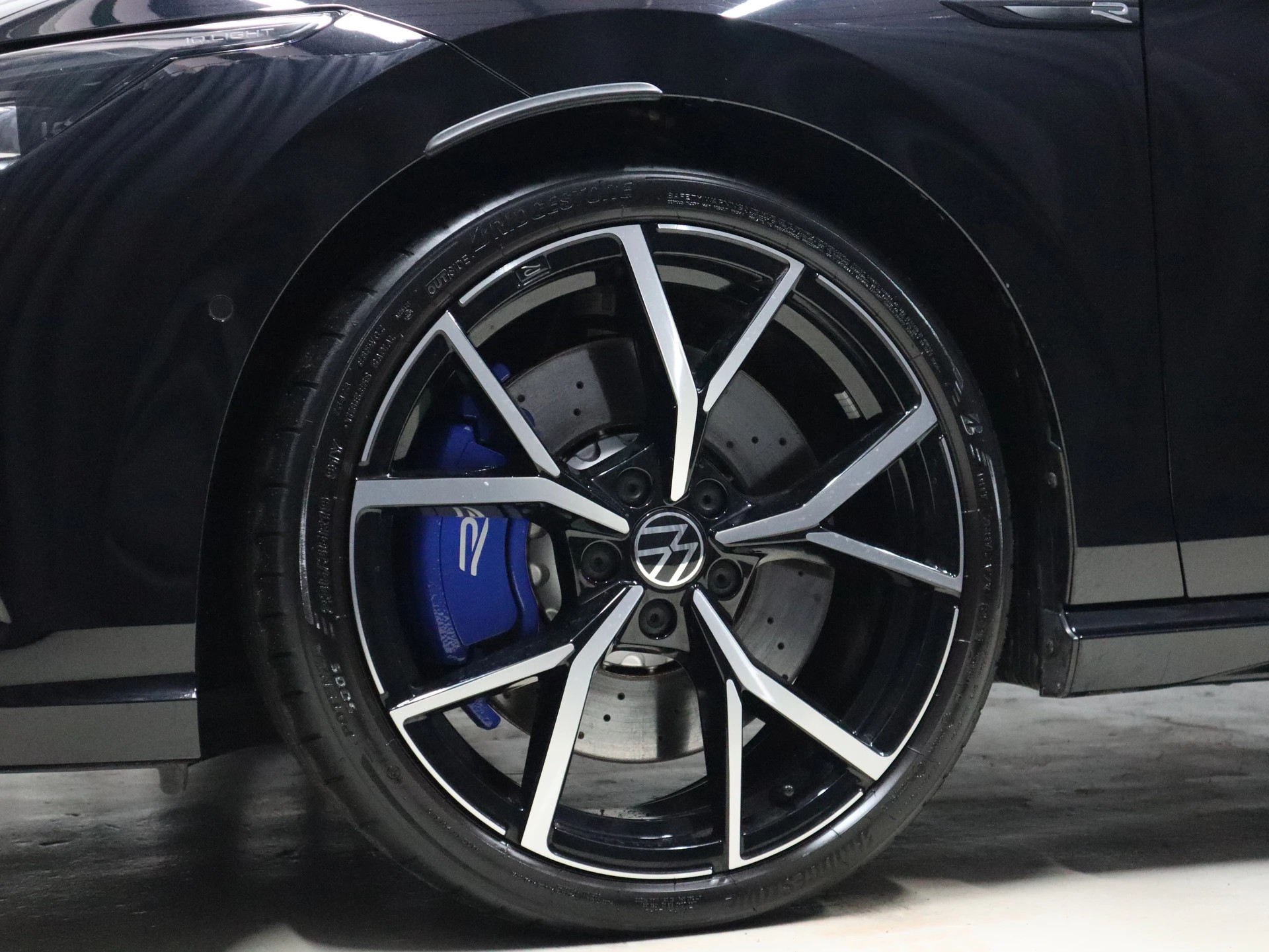 VW Golf Variant 2.0 TSI R DSG 4Motion - Black Style - Panorama - Leder - Harman/Kardon - Head-Up - Kamera - 320 PS-image-6