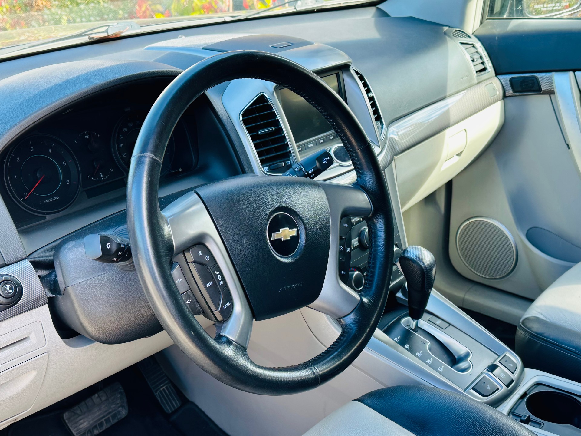 CHEVROLET Captiva 2.2 VCDi LTZ 4WD Automatic-image-6