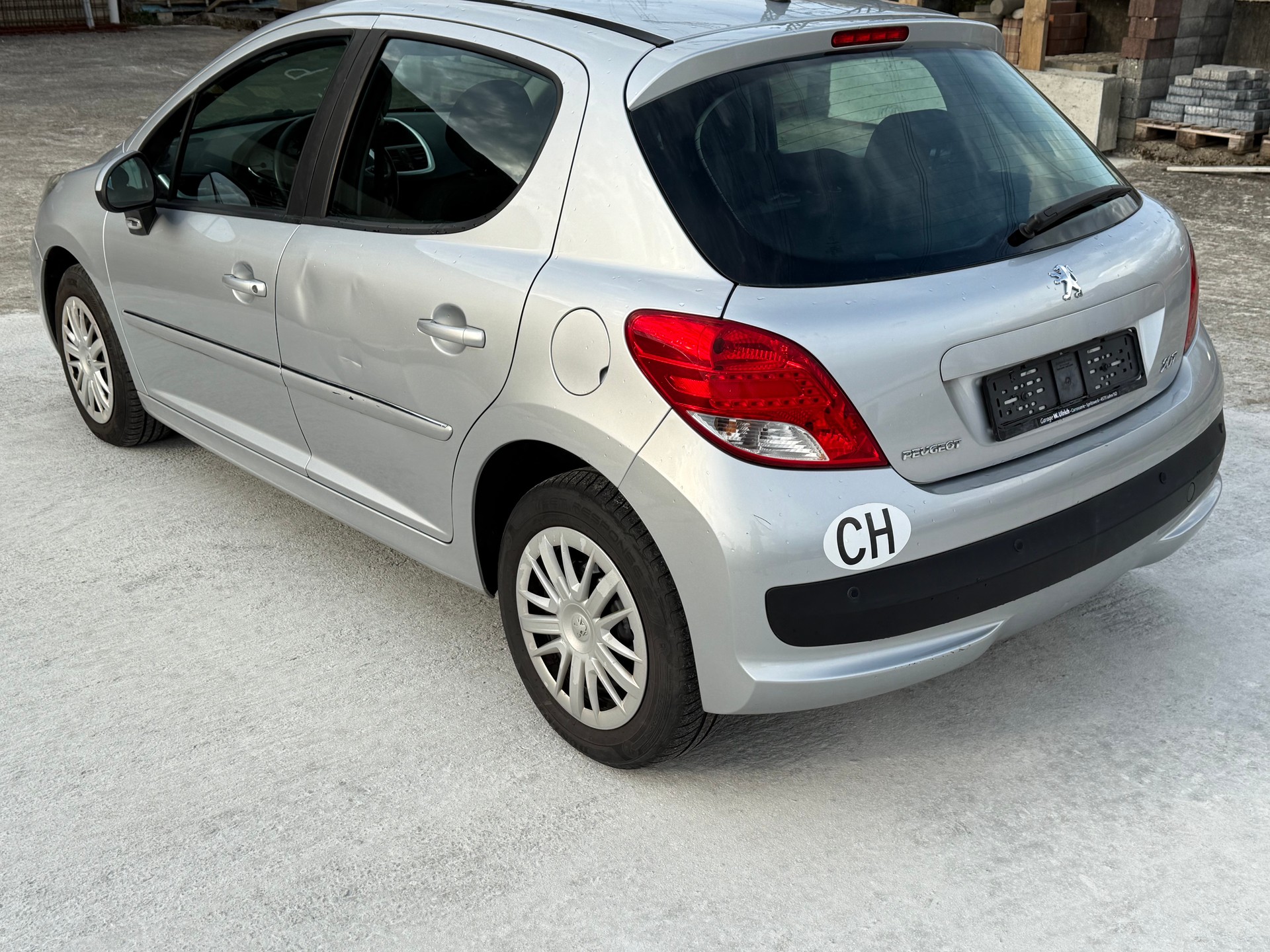 PEUGEOT 207 1.6 HDI Trendy Clim-image-3