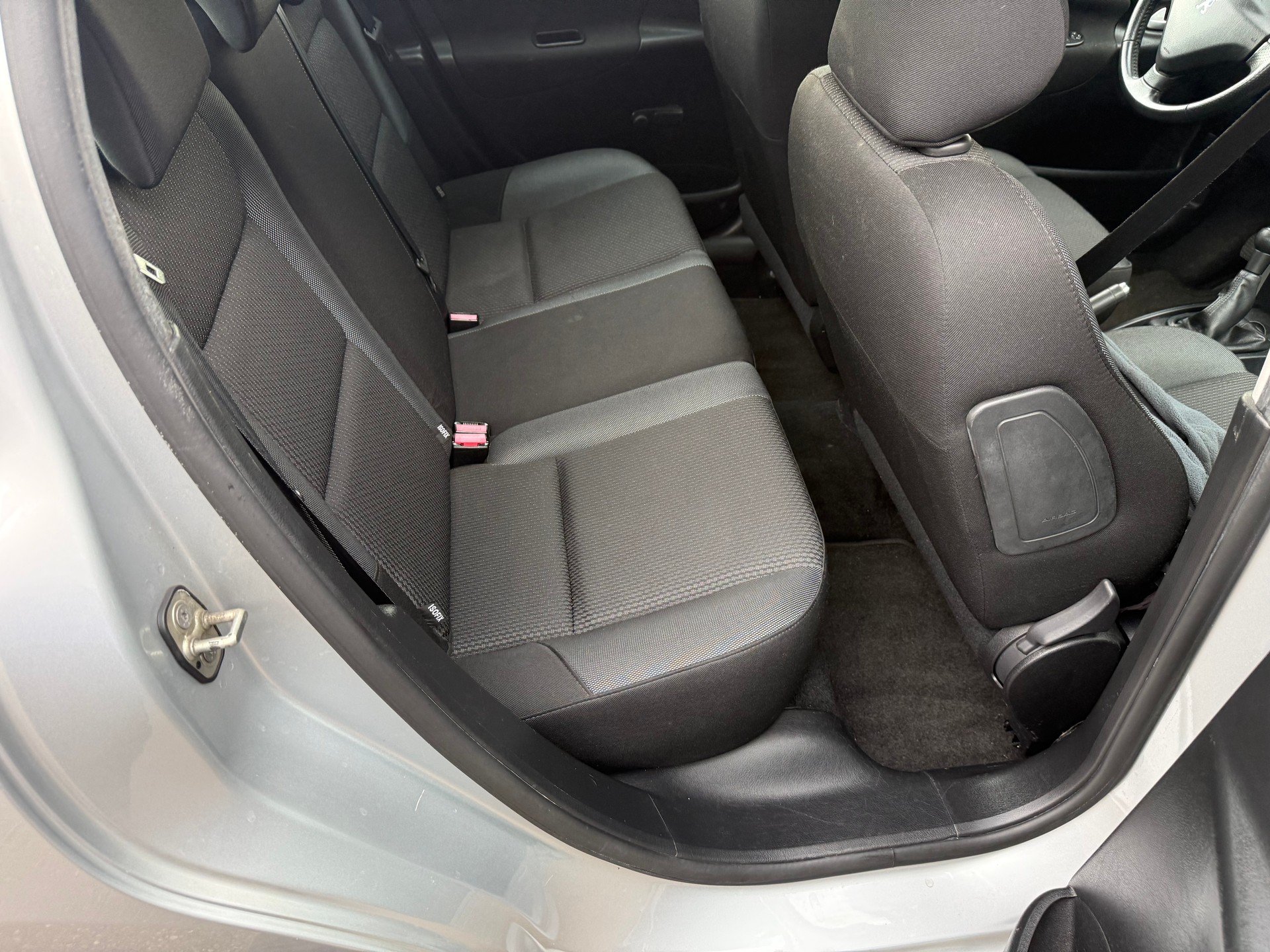 PEUGEOT 207 1.6 HDI Trendy Clim-image-6