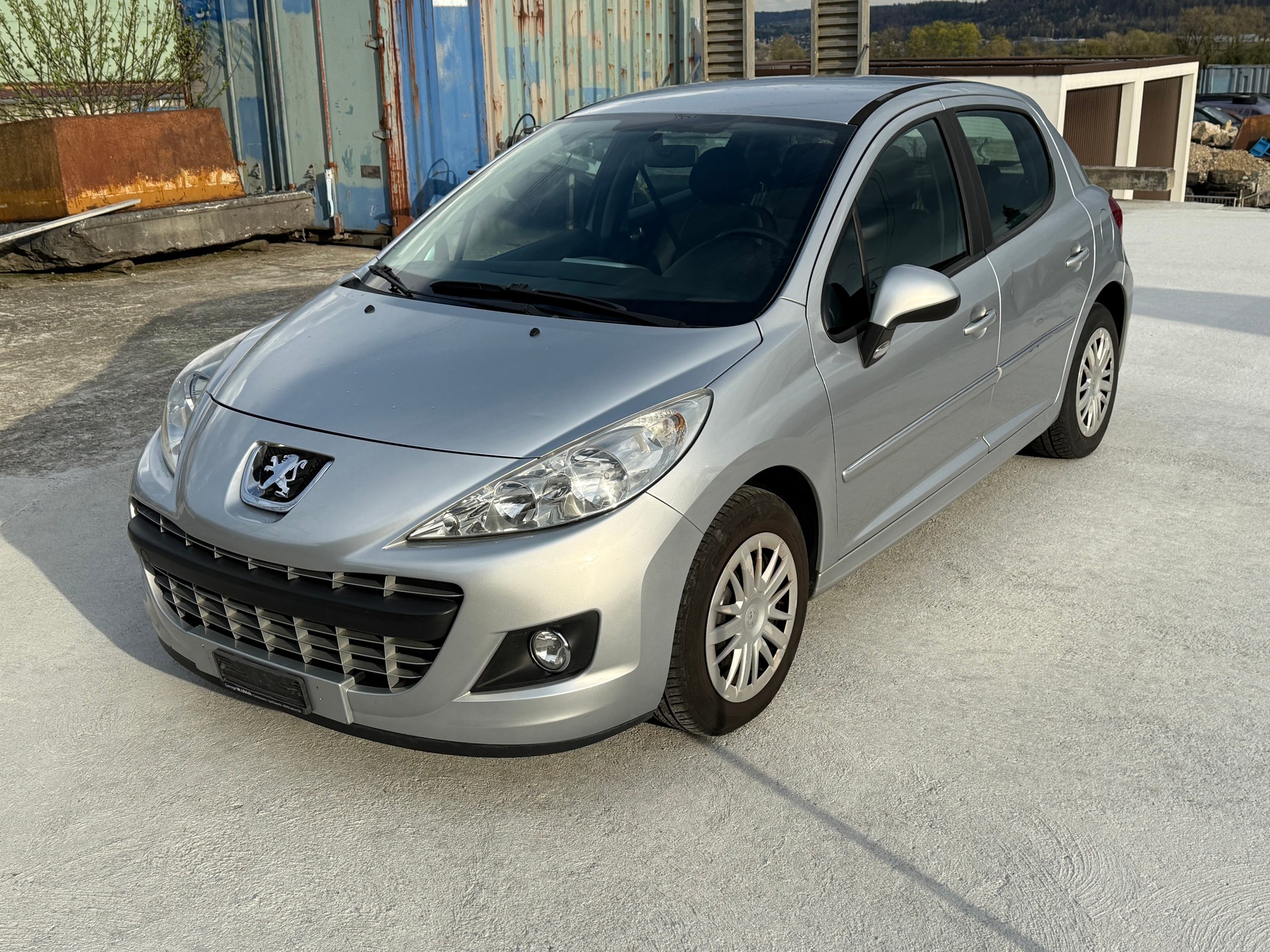 PEUGEOT 207 1.6 HDI Trendy Clim-image-1