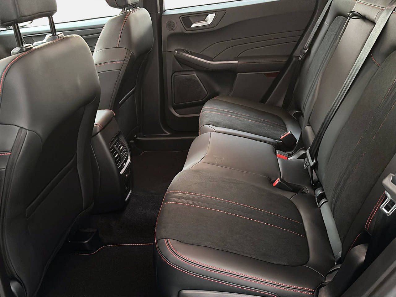 FORD Kuga 2.5 Hybrid ST-Line X 4x4-image-14
