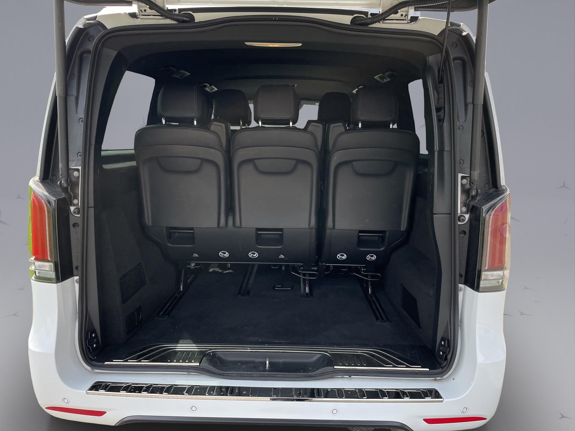 MERCEDES-BENZ V 300 d Exclusive lang Van - Facelift-image-18