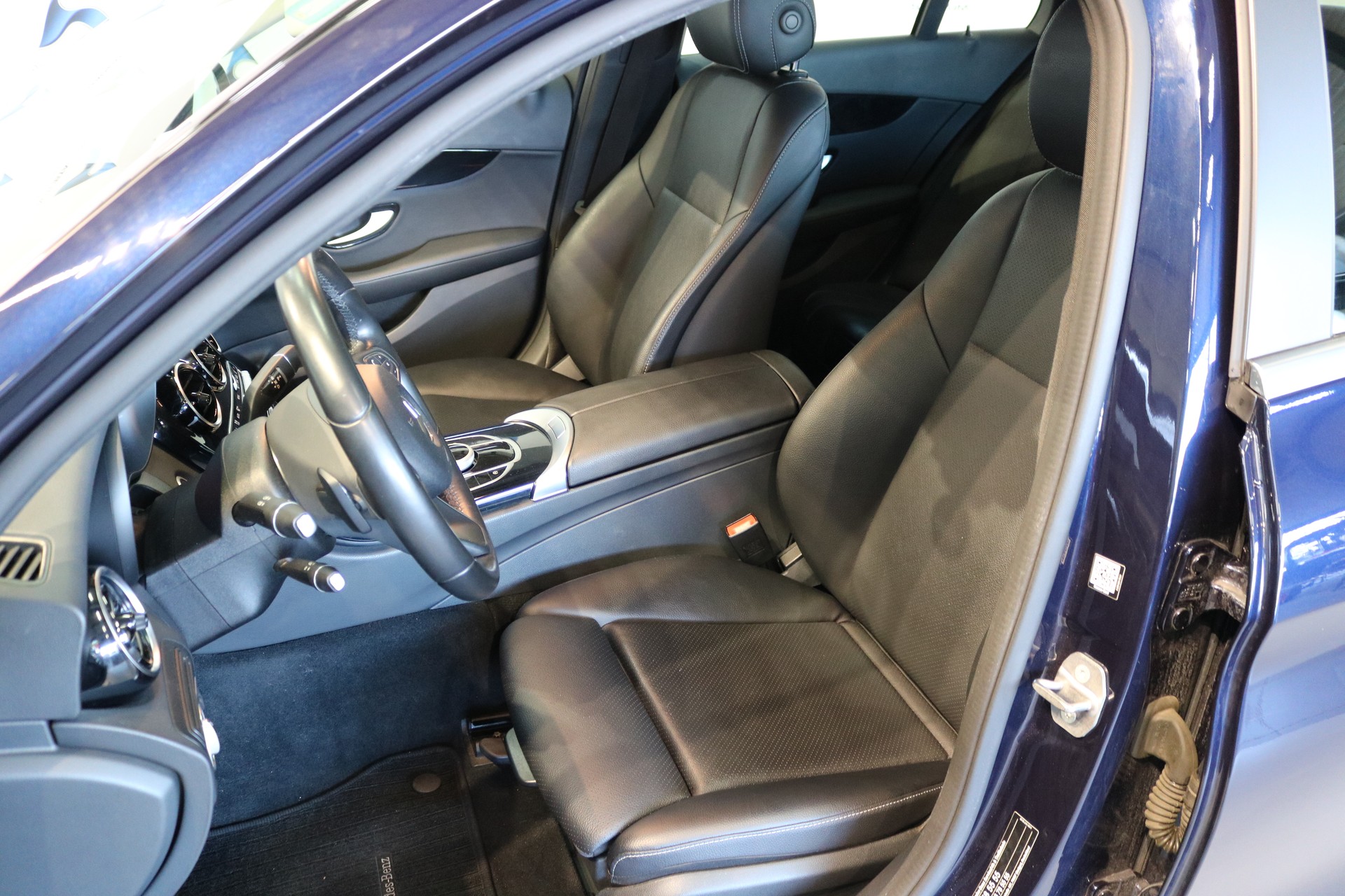 MERCEDES-BENZ C 220 BlueTEC Exclusive 7G-Tronic-showroom-element-3