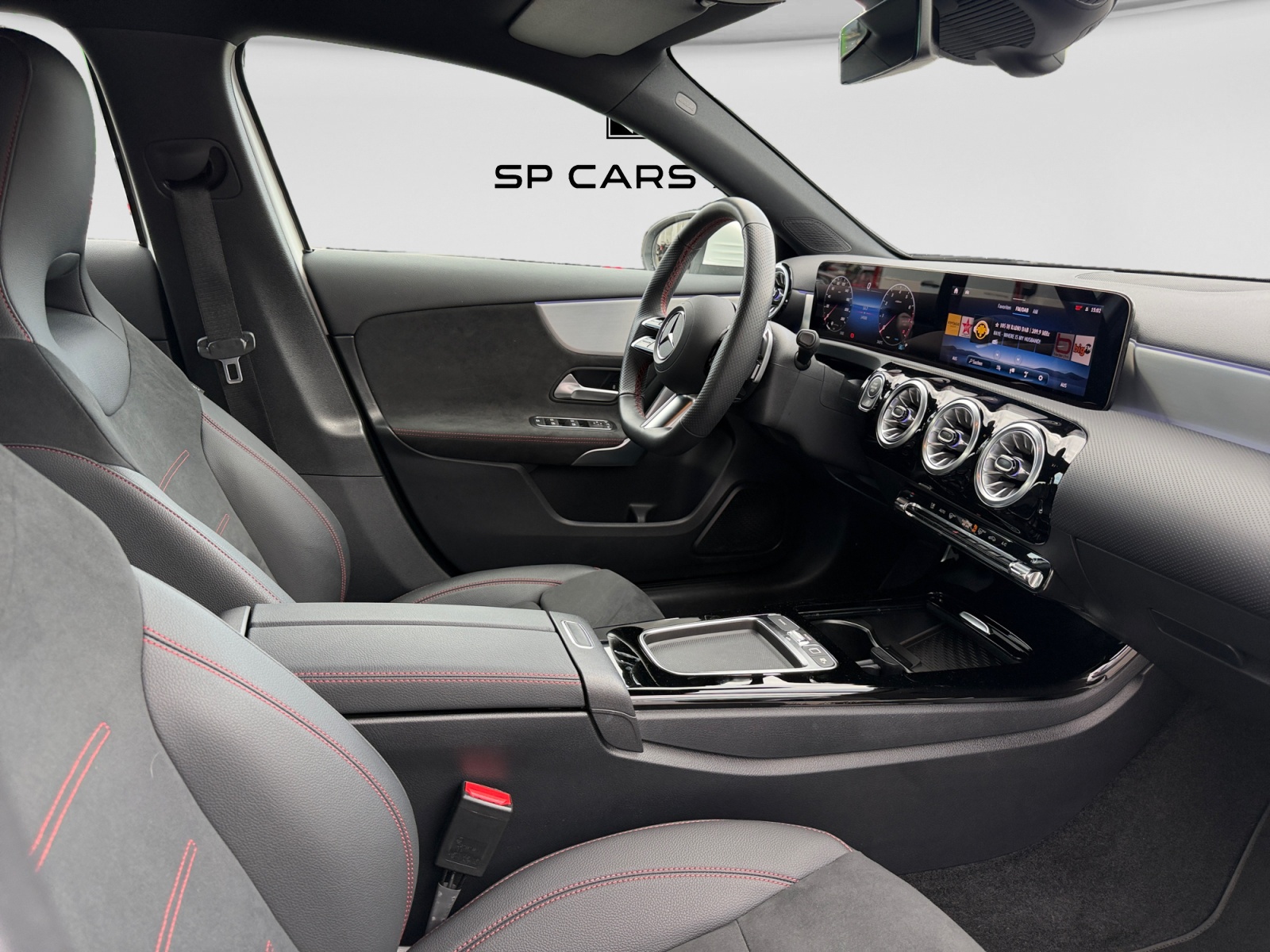 MERCEDES-BENZ A 250 4Matic 8G-DCT AMG-LINE-image-16