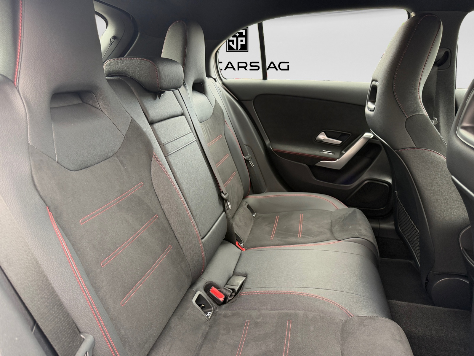 MERCEDES-BENZ A 250 4Matic 8G-DCT AMG-LINE-image-17
