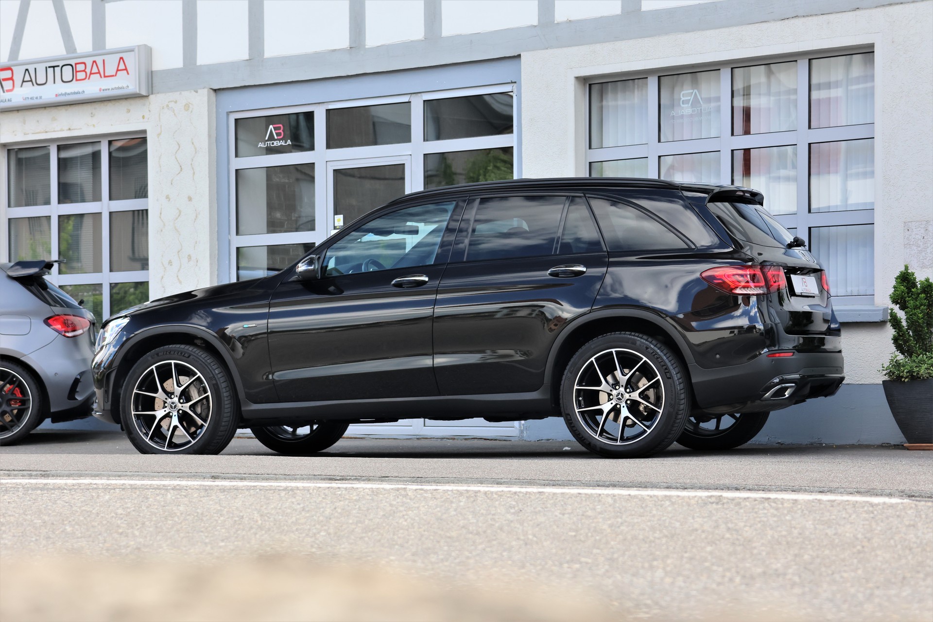 MERCEDES-BENZ GLC 300 e AMG Line 4Matic 9G-Tronic (CH) + 2.0T AHK-showroom-element-3
