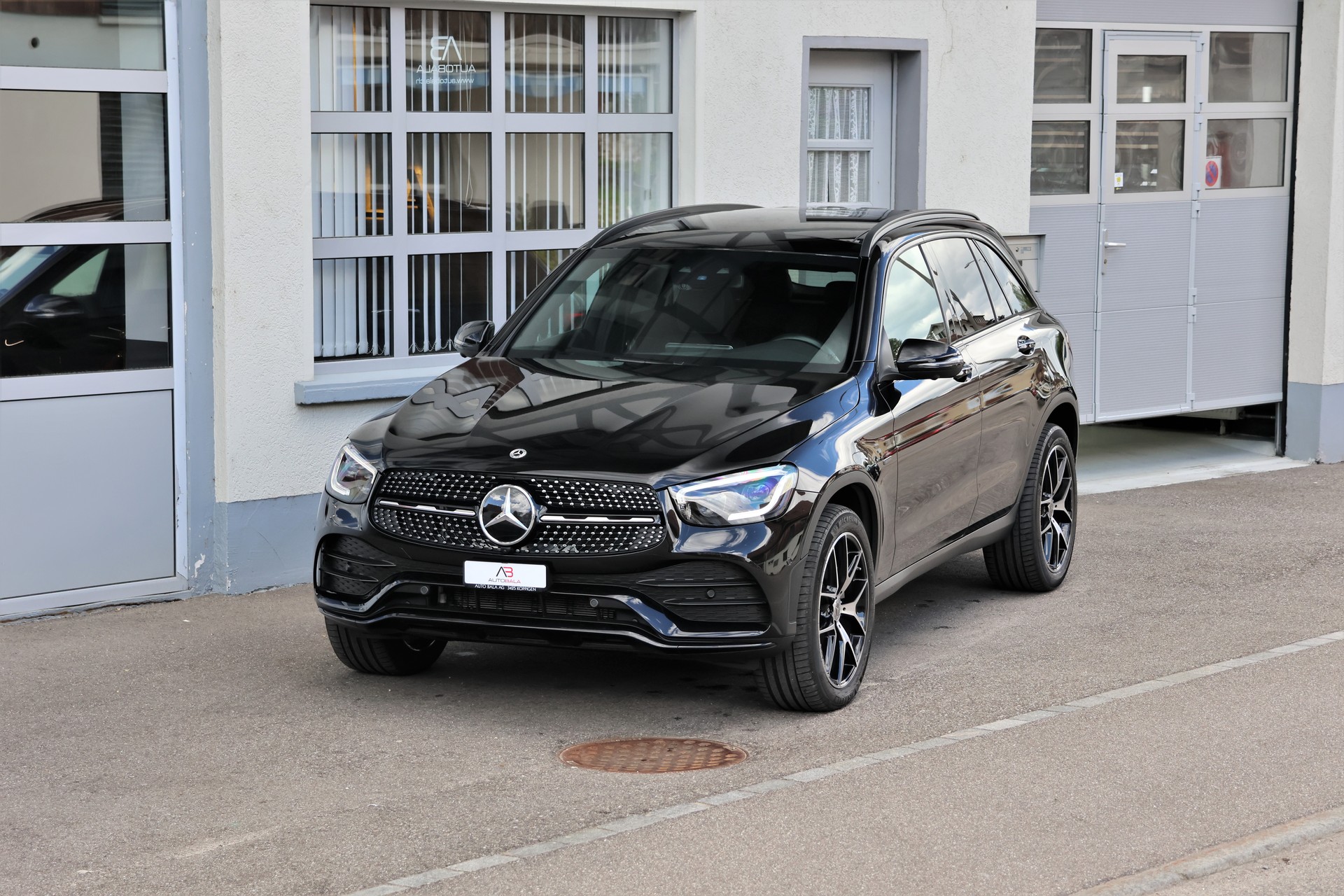 MERCEDES-BENZ GLC 300 e AMG Line 4Matic 9G-Tronic (CH) + 2.0T AHK