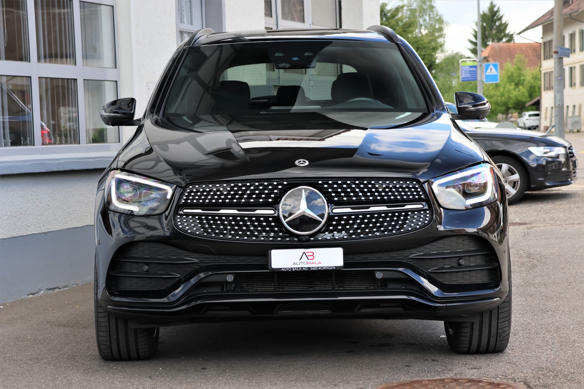 MERCEDES-BENZ GLC 300 e AMG Line 4Matic 9G-Tronic (CH) + 2.0T AHK-showroom-element-1